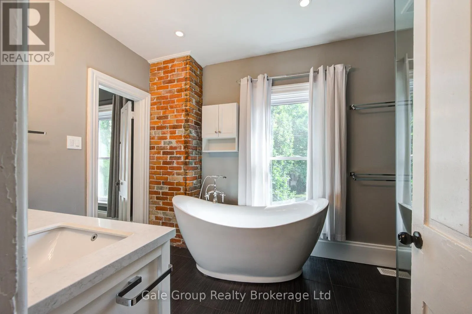 155 VANSITTART AVENUE