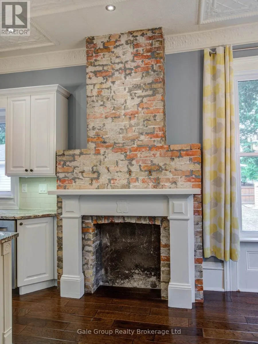 155 VANSITTART AVENUE
