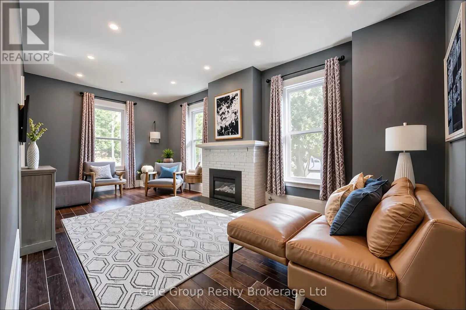 155 VANSITTART AVENUE