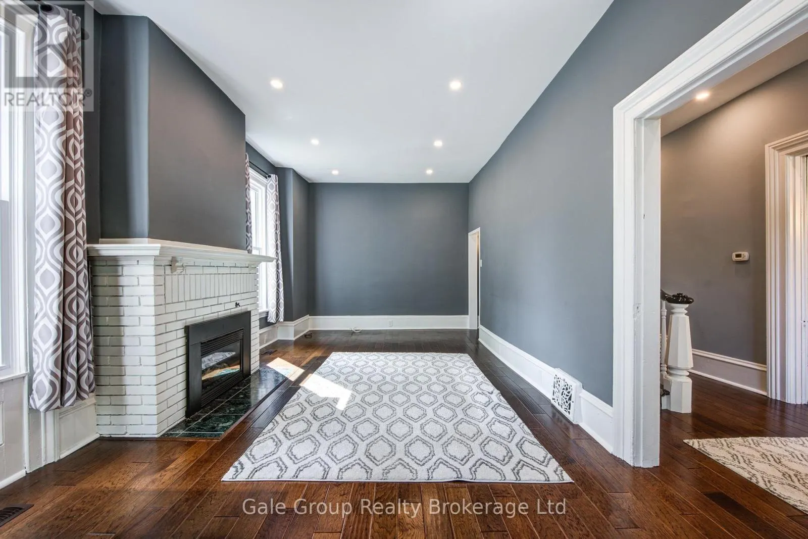 155 VANSITTART AVENUE