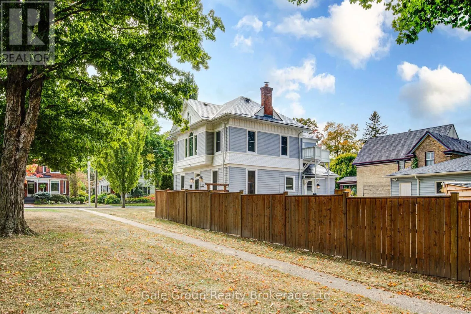155 VANSITTART AVENUE