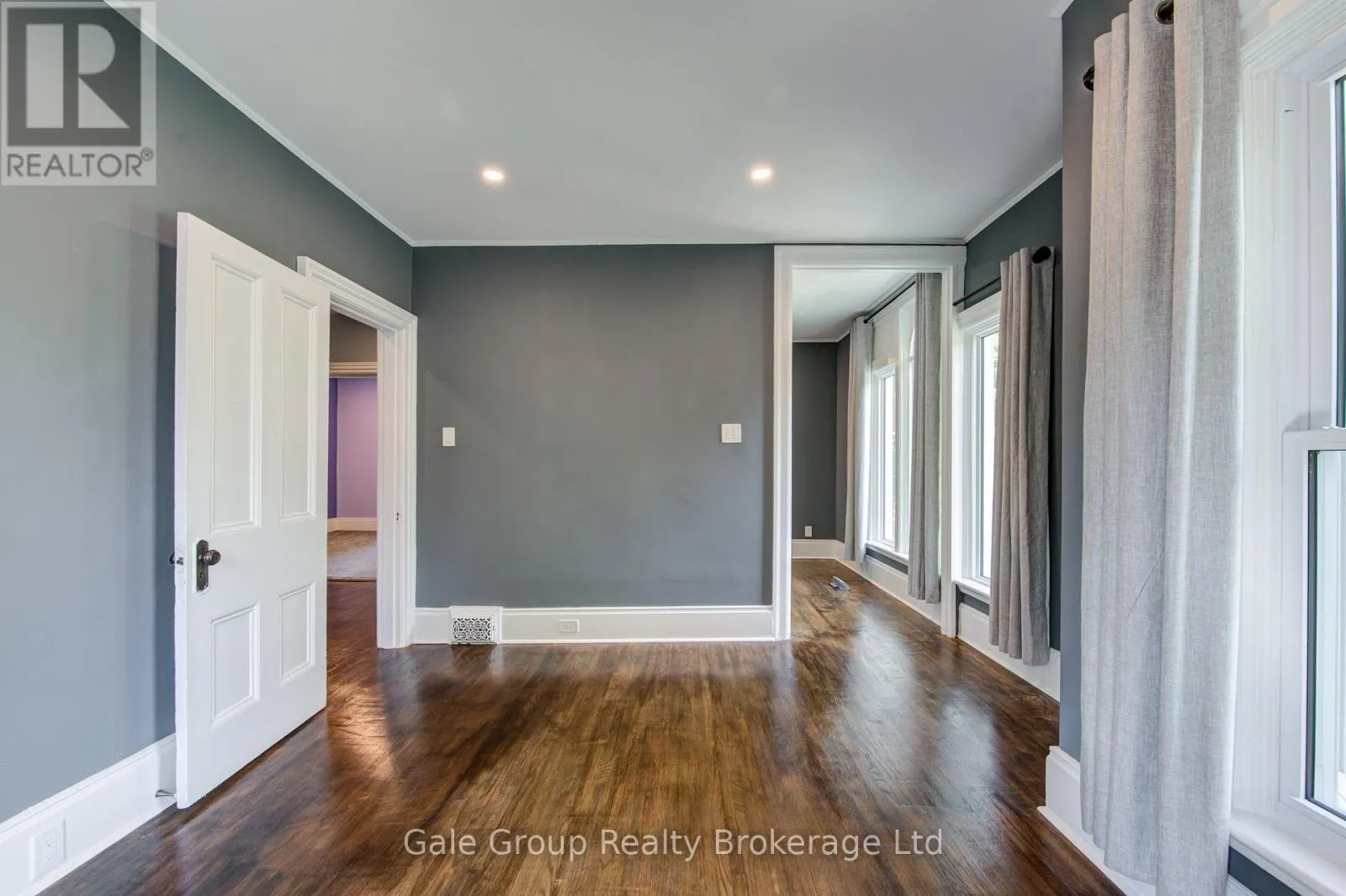 155 VANSITTART AVENUE