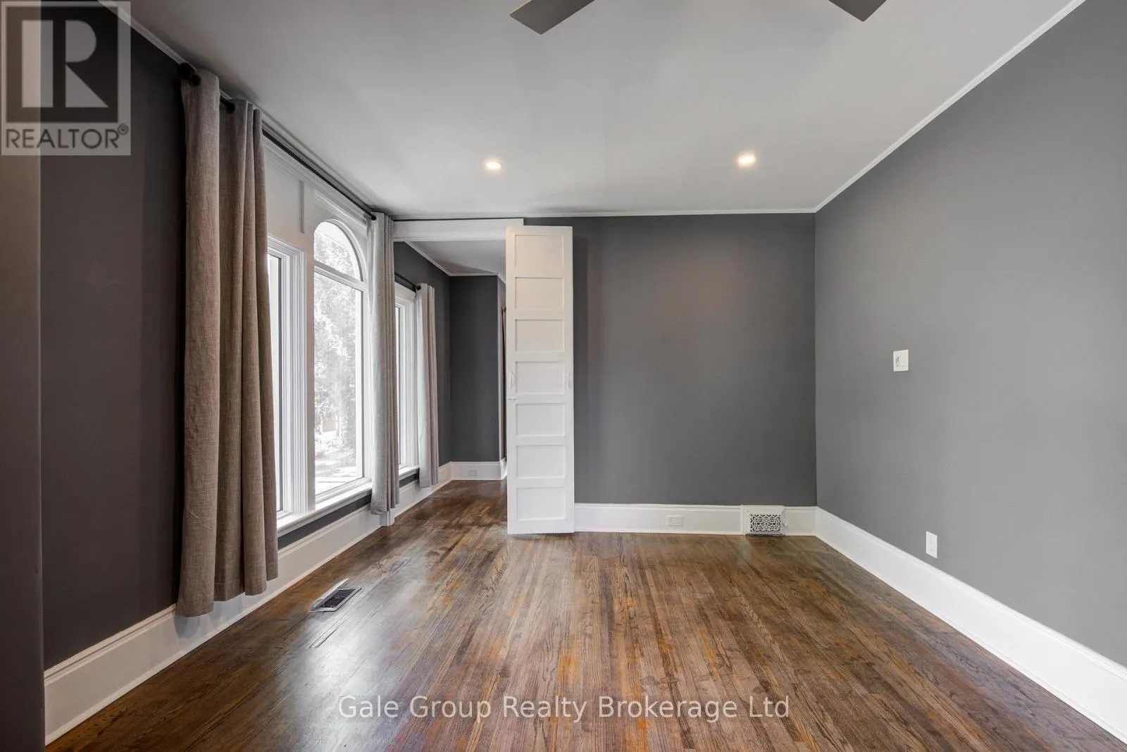 155 VANSITTART AVENUE