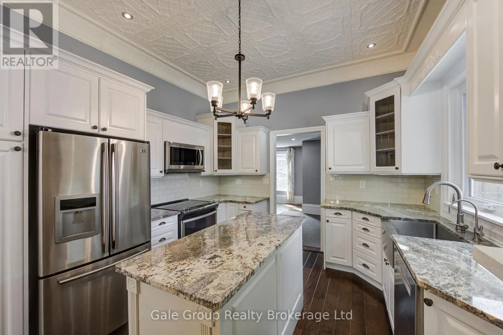 155 VANSITTART AVENUE