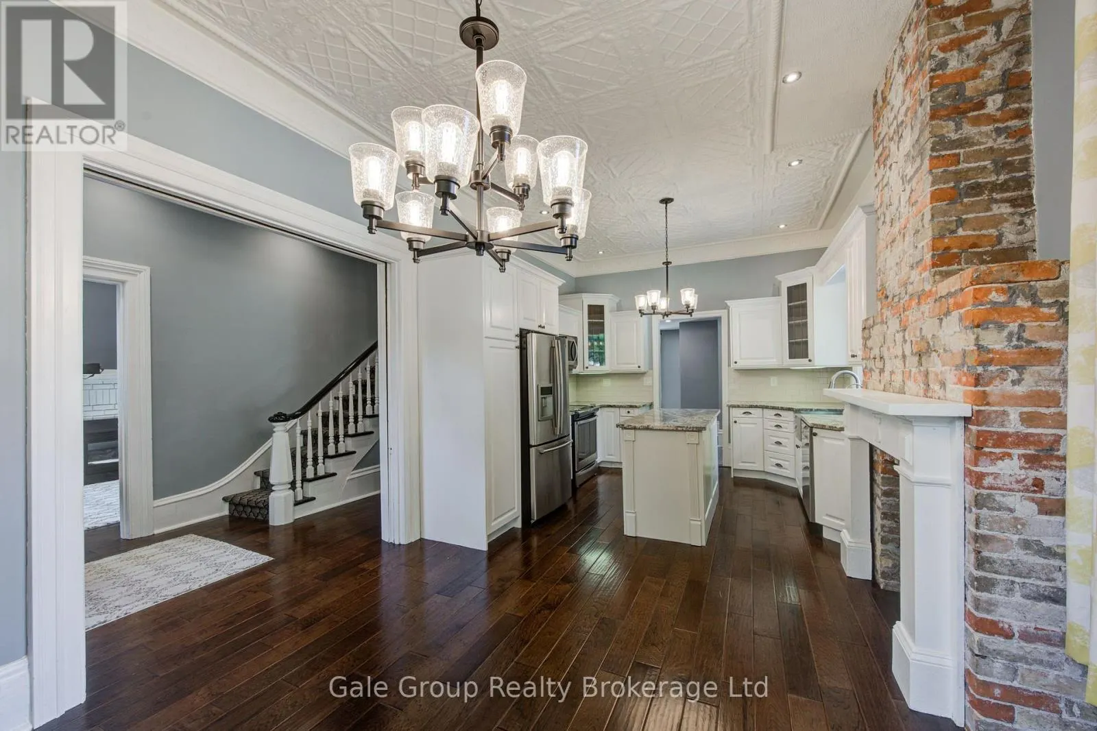 155 VANSITTART AVENUE