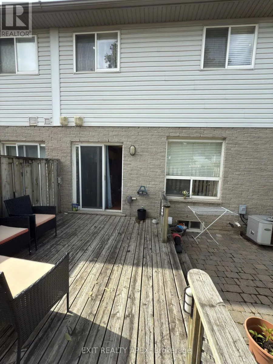 9 - 76 FRANCES AVENUE