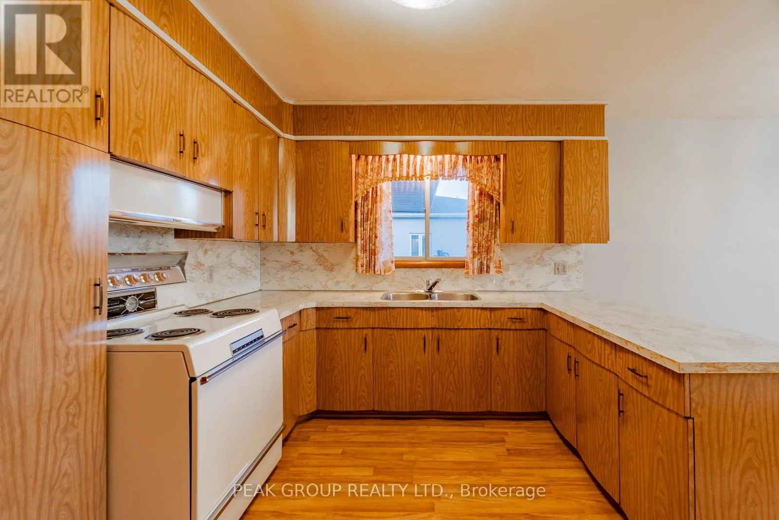 UPPER - 248 BERTIE STREET, #UPPER