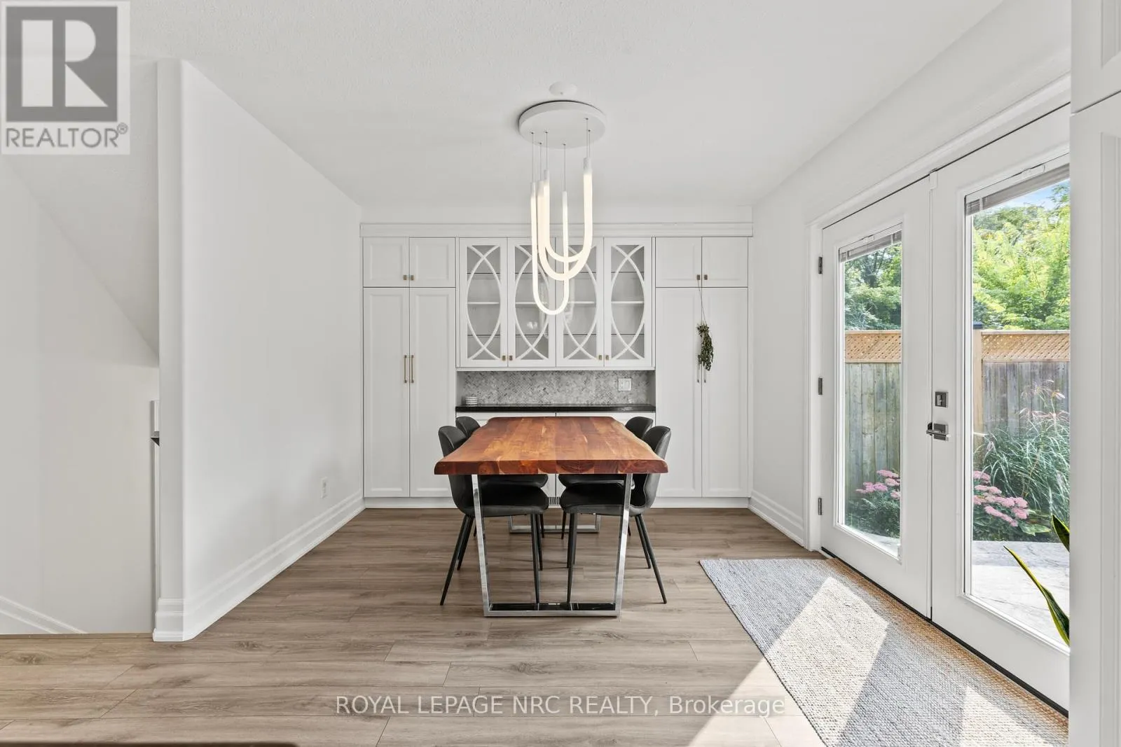 33 BROADWAY AVENUE