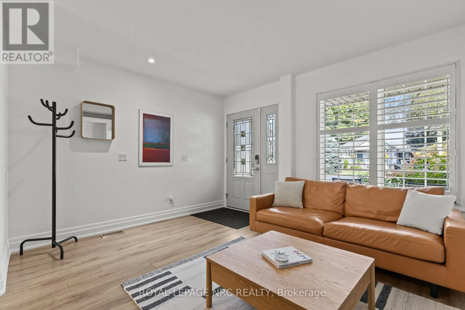 33 BROADWAY AVENUE