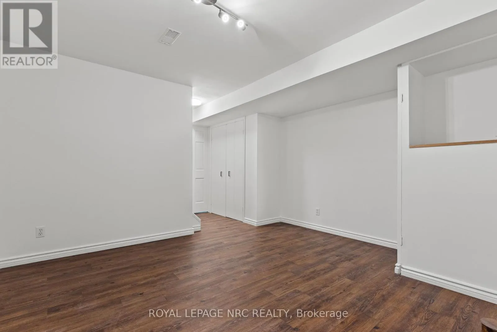 33 BROADWAY AVENUE