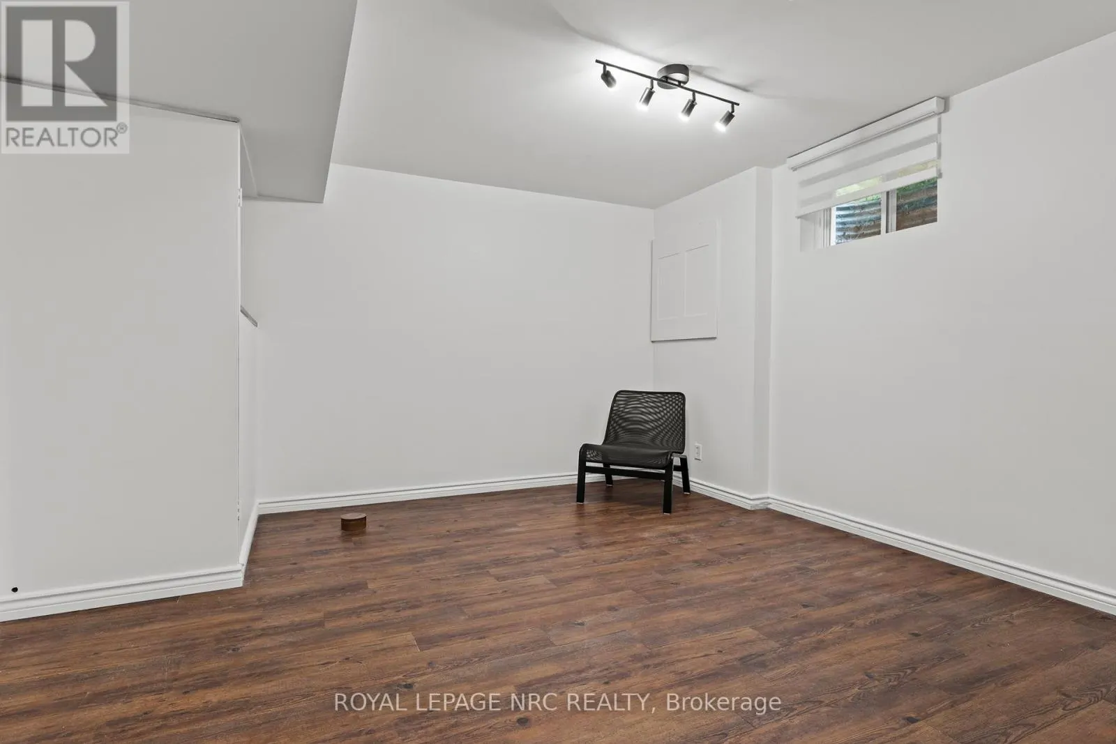 33 BROADWAY AVENUE