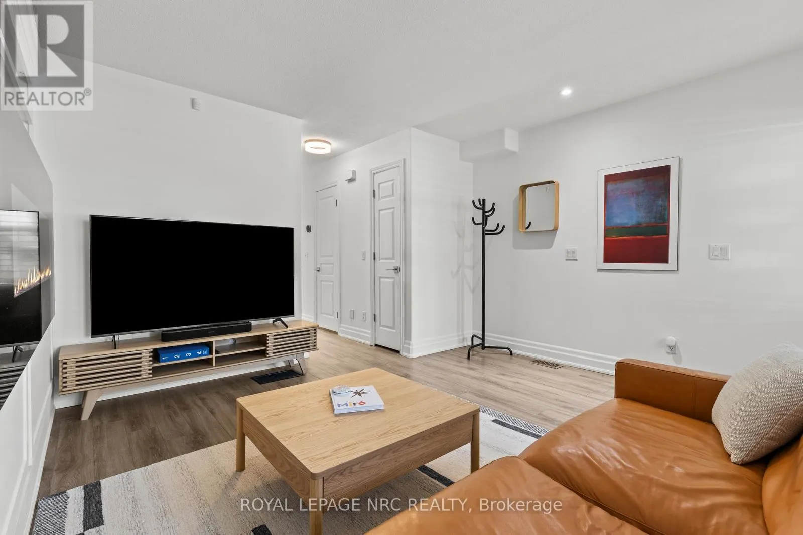 33 BROADWAY AVENUE