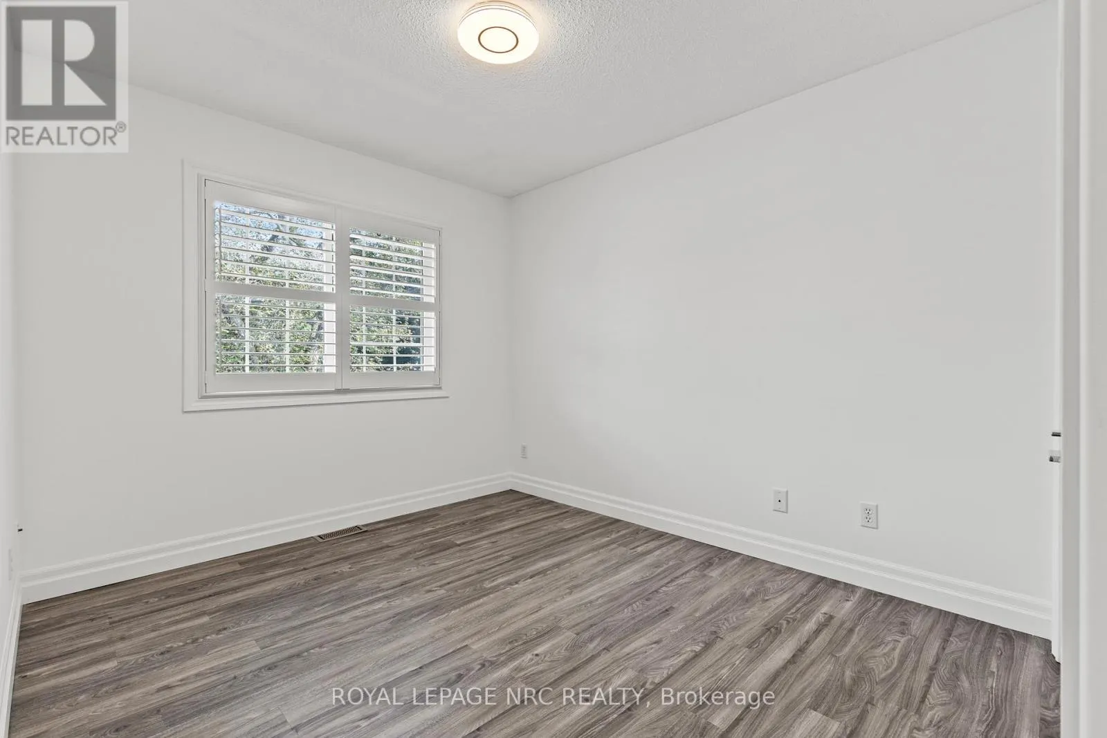 33 BROADWAY AVENUE