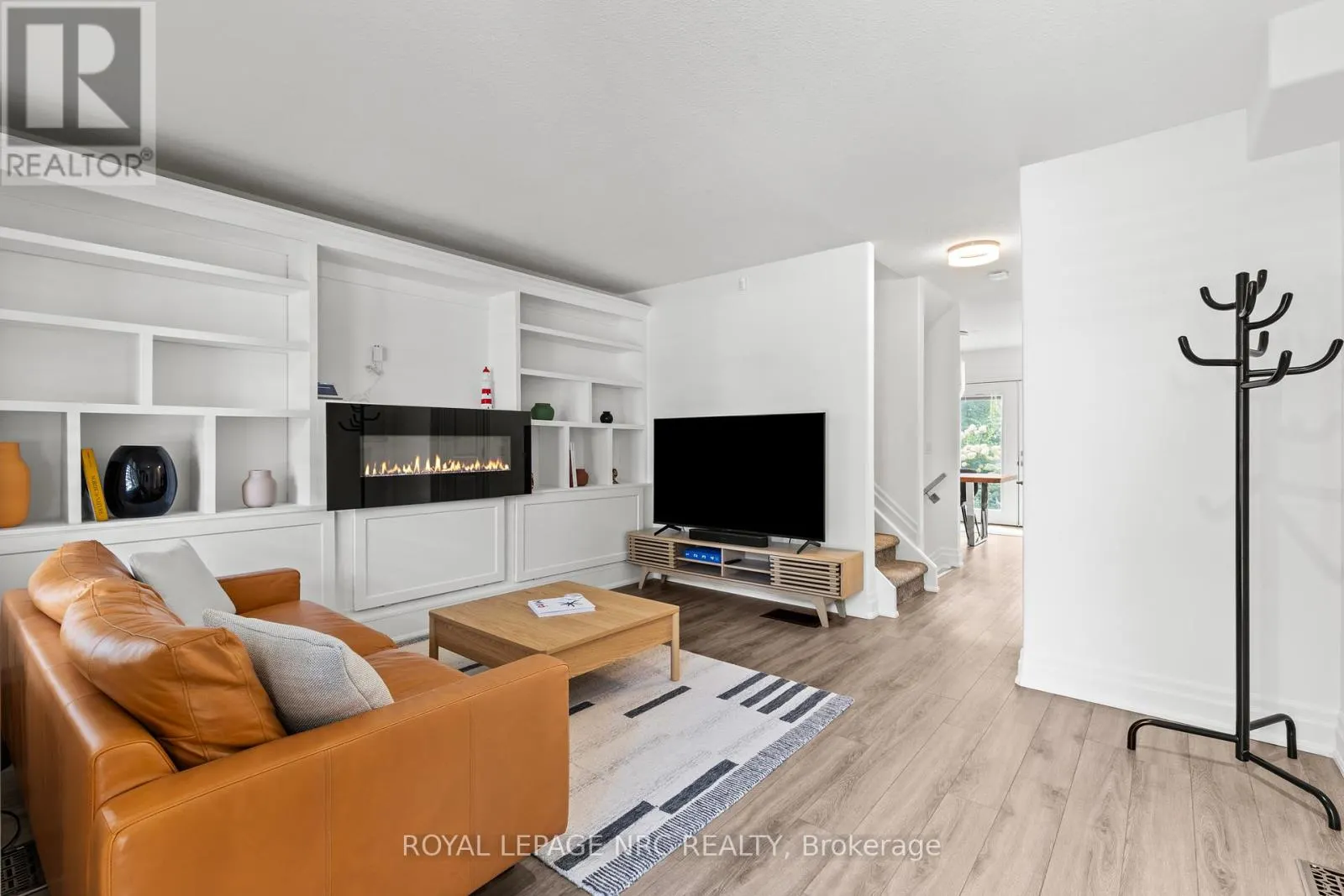 33 BROADWAY AVENUE