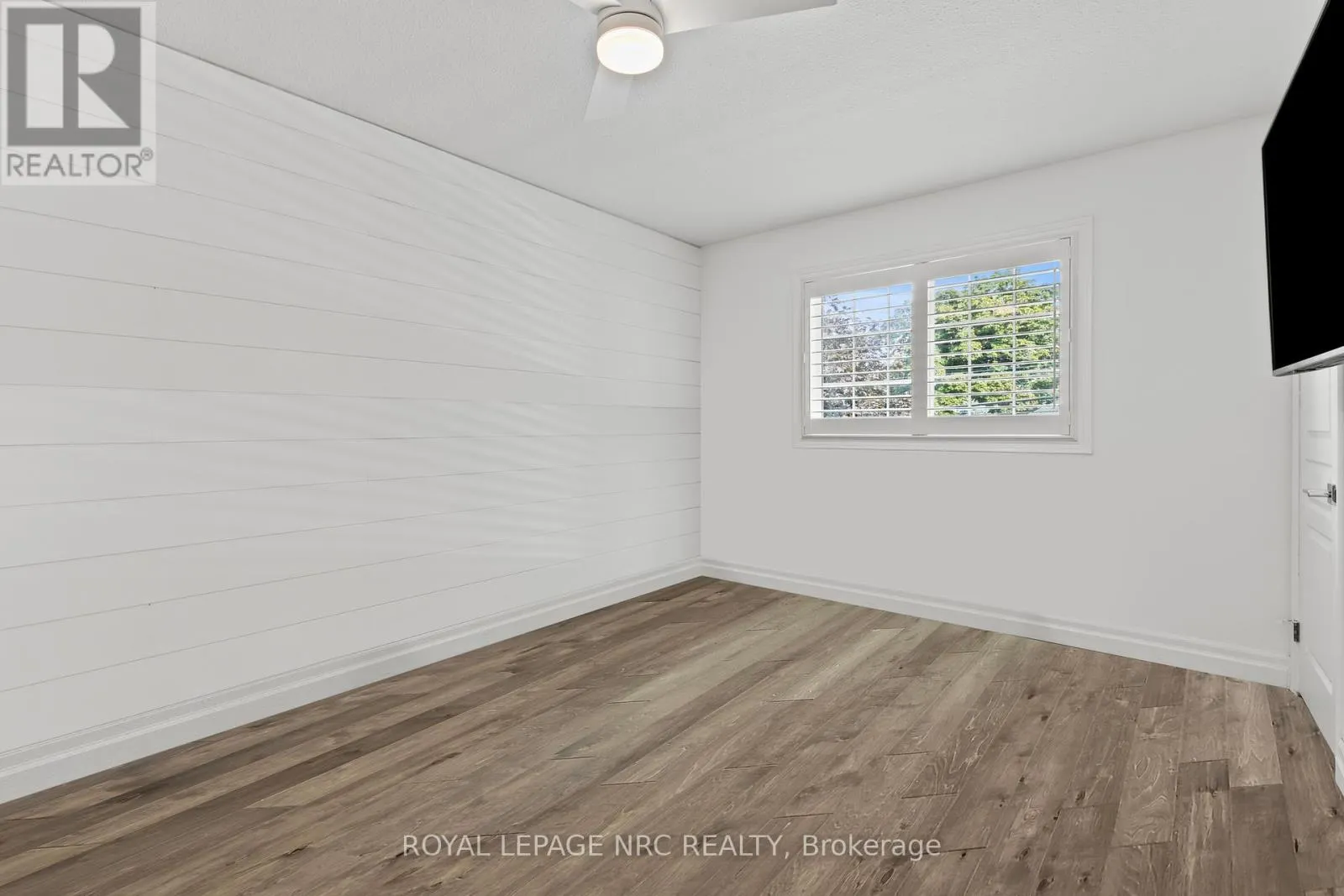 33 BROADWAY AVENUE