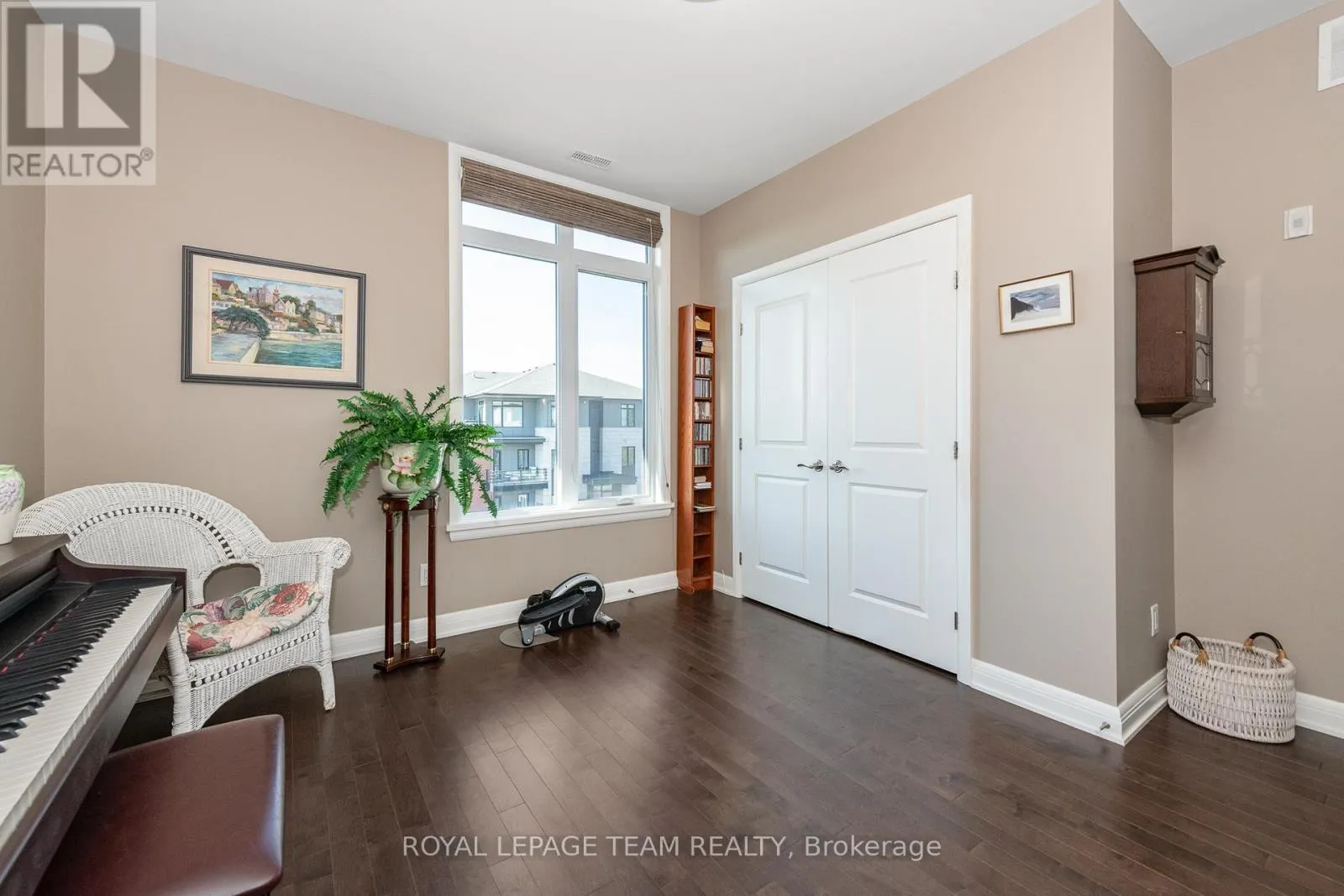 302 - 190 BOUNDSTONE WAY