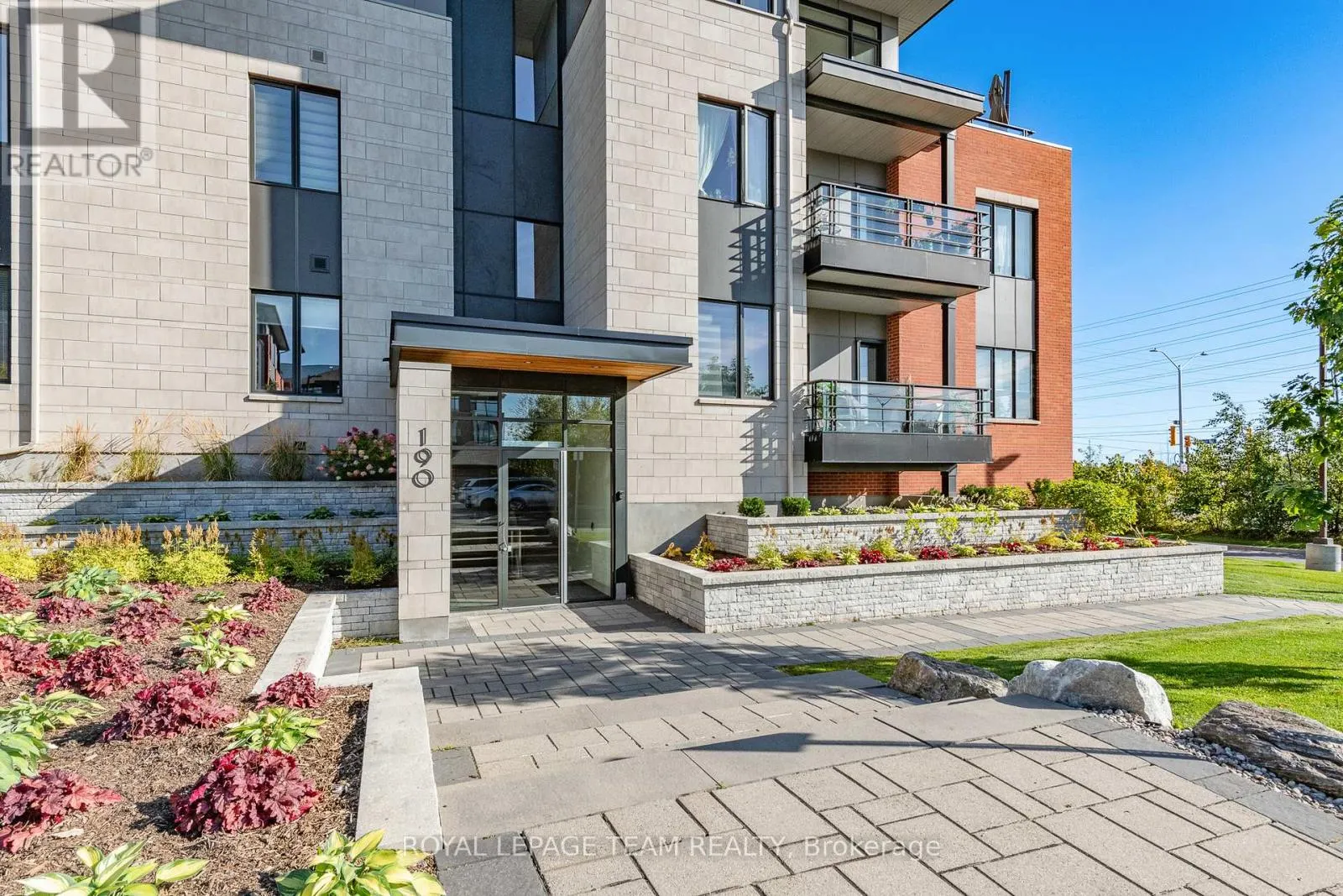 302 - 190 BOUNDSTONE WAY