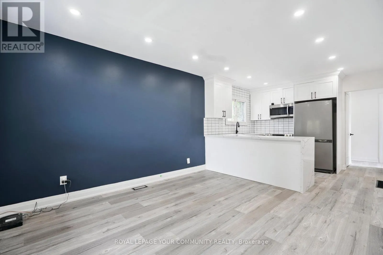 8 MERCHISON AVENUE
