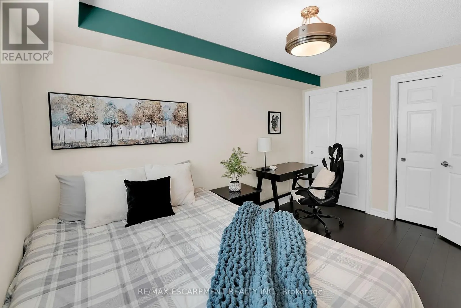 4116 WALCOT COURT