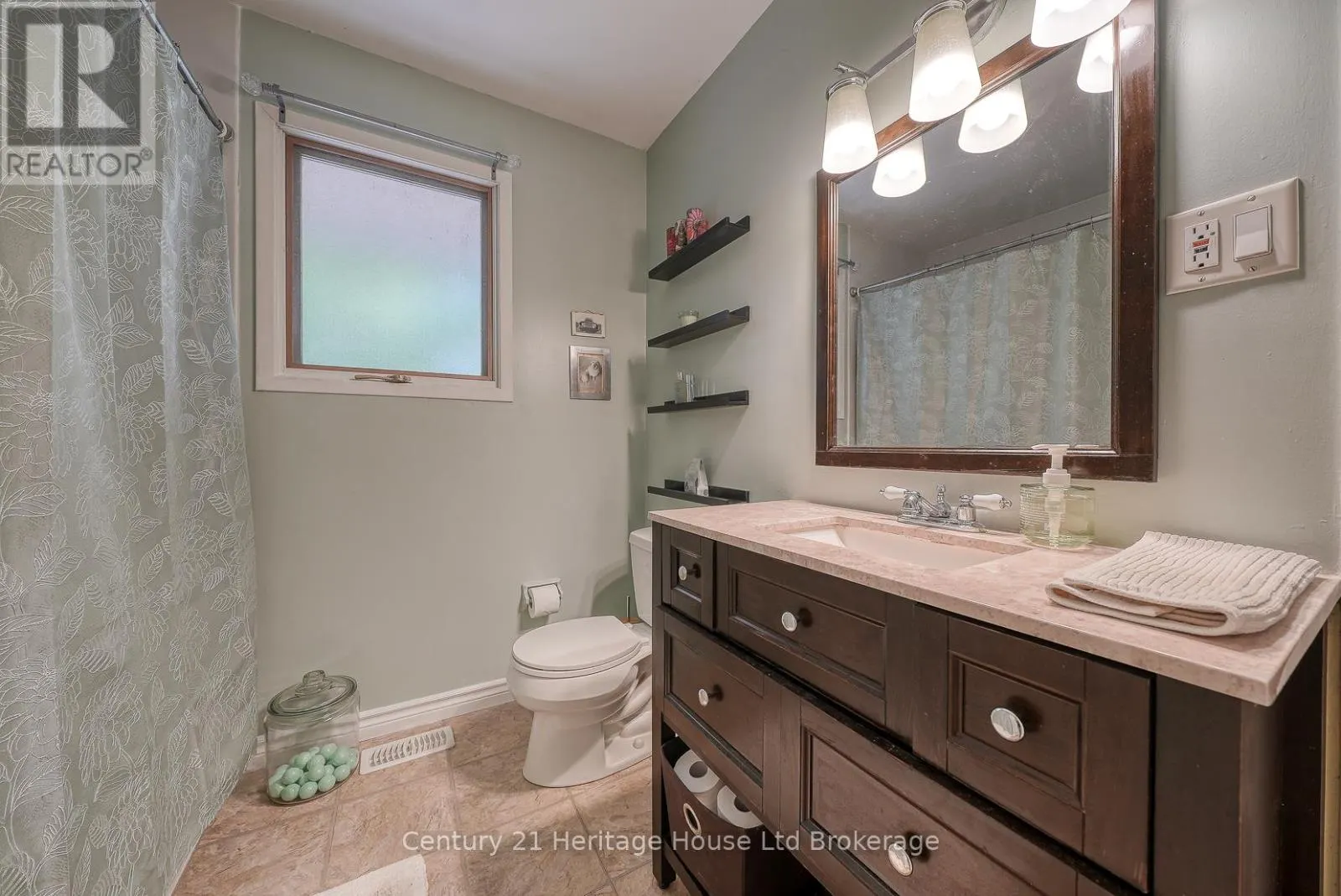 248 VANSITTART AVENUE