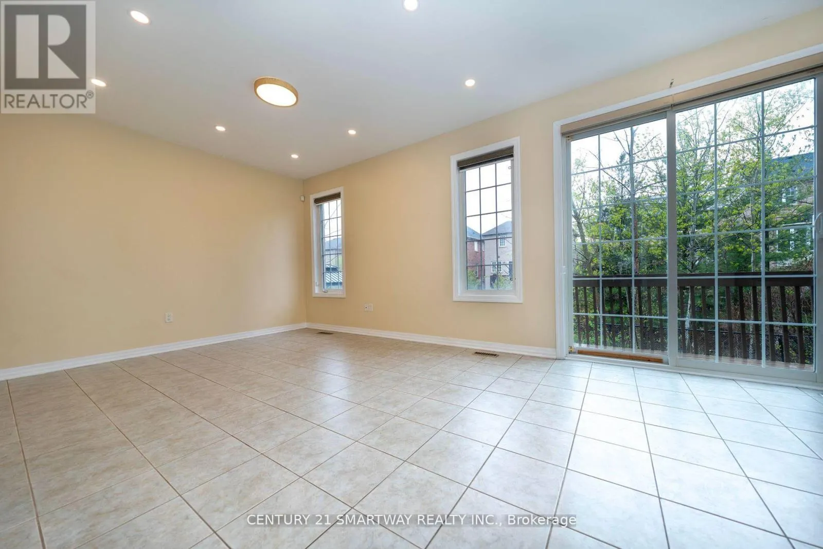 184 MONTREAL CIRCLE