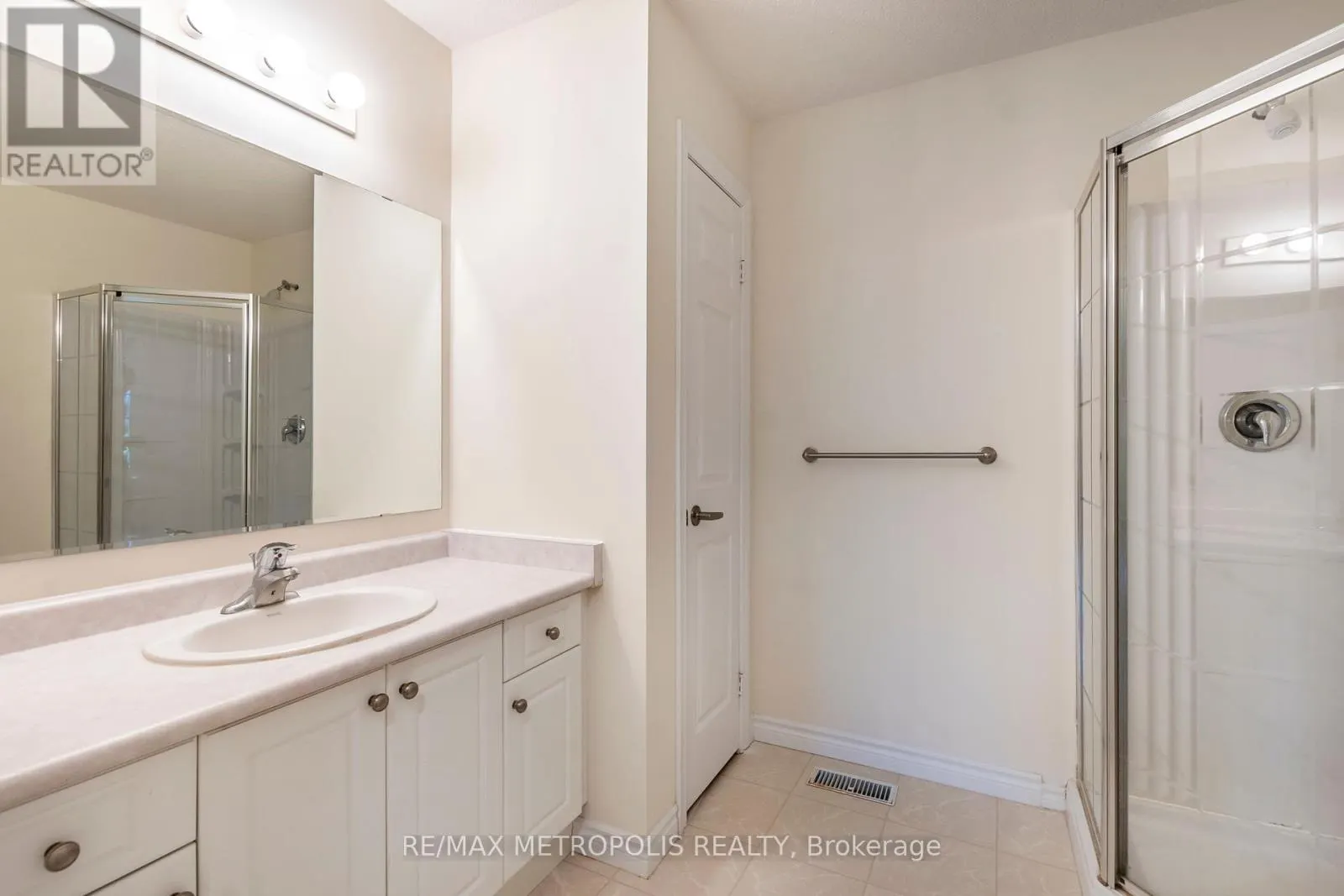 C15 - 619 WILD GINGER AVENUE