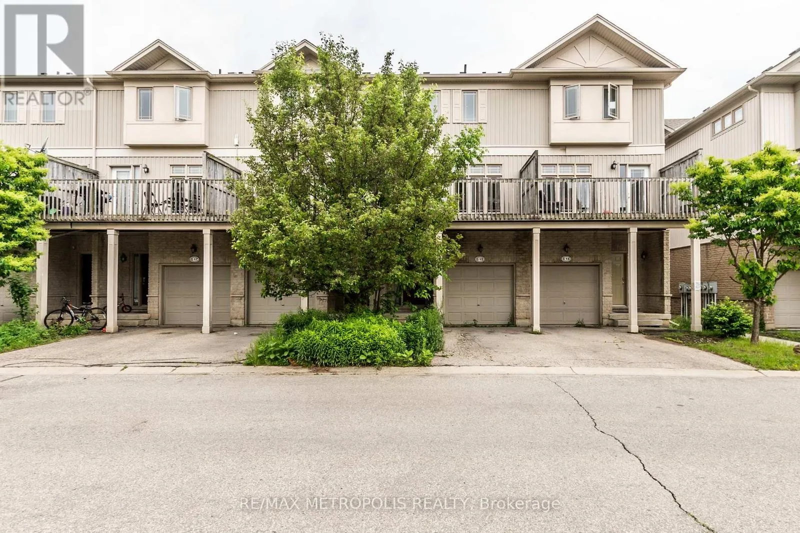 C15 - 619 WILD GINGER AVENUE