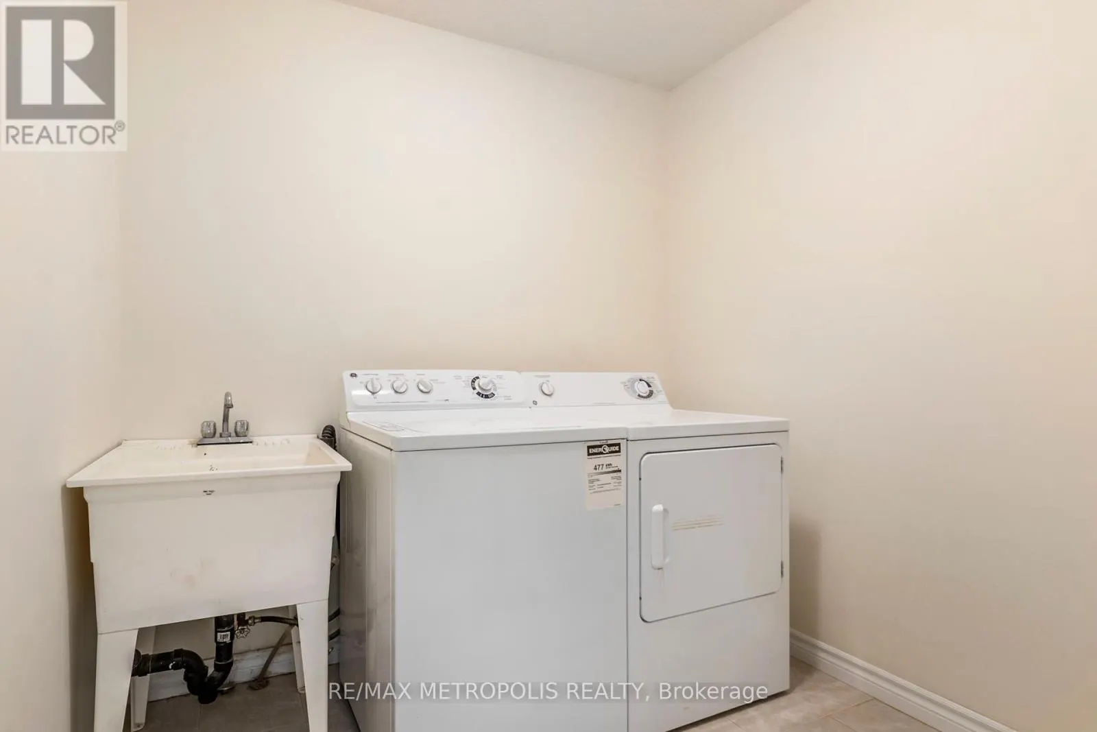 C15 - 619 WILD GINGER AVENUE