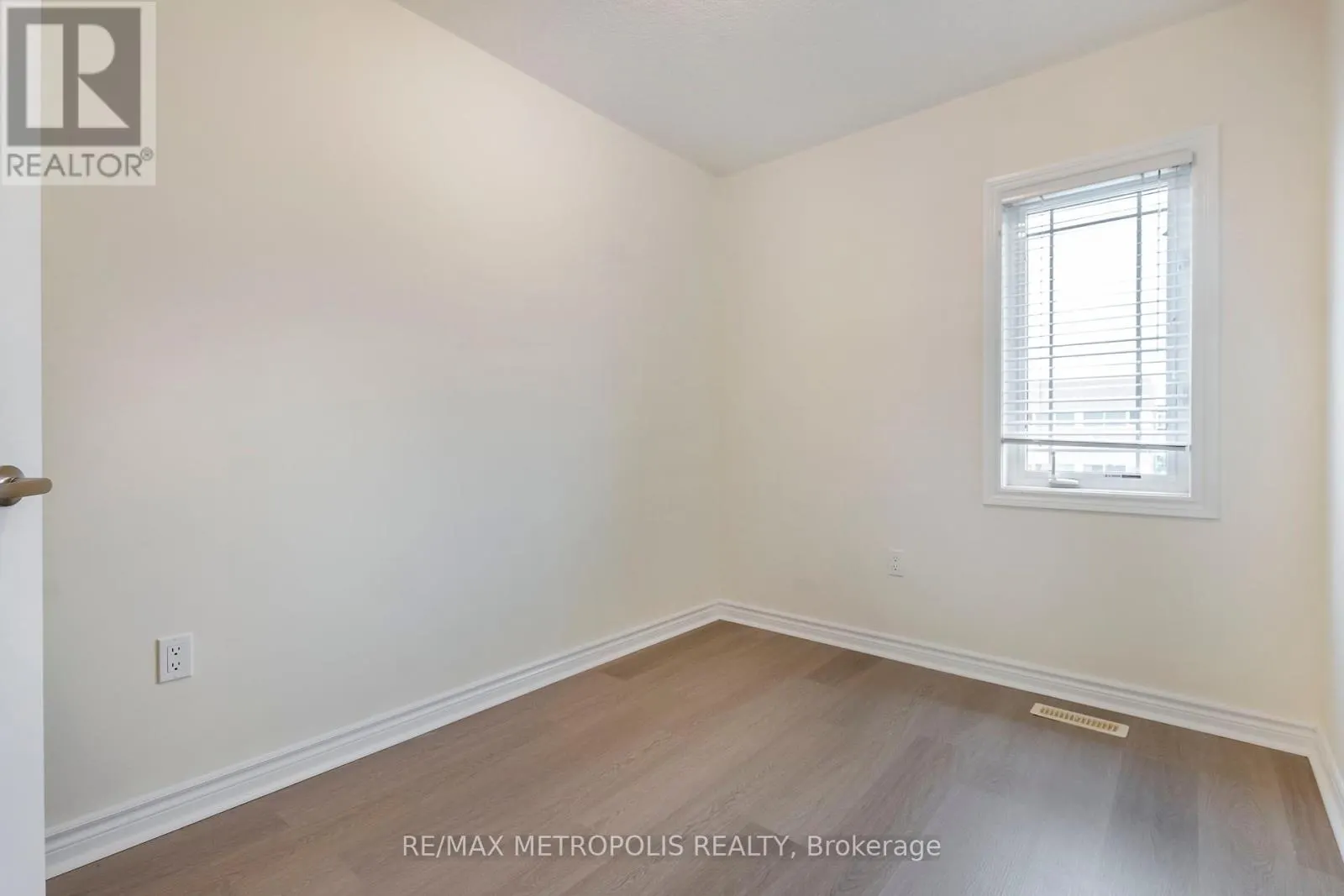 C15 - 619 WILD GINGER AVENUE