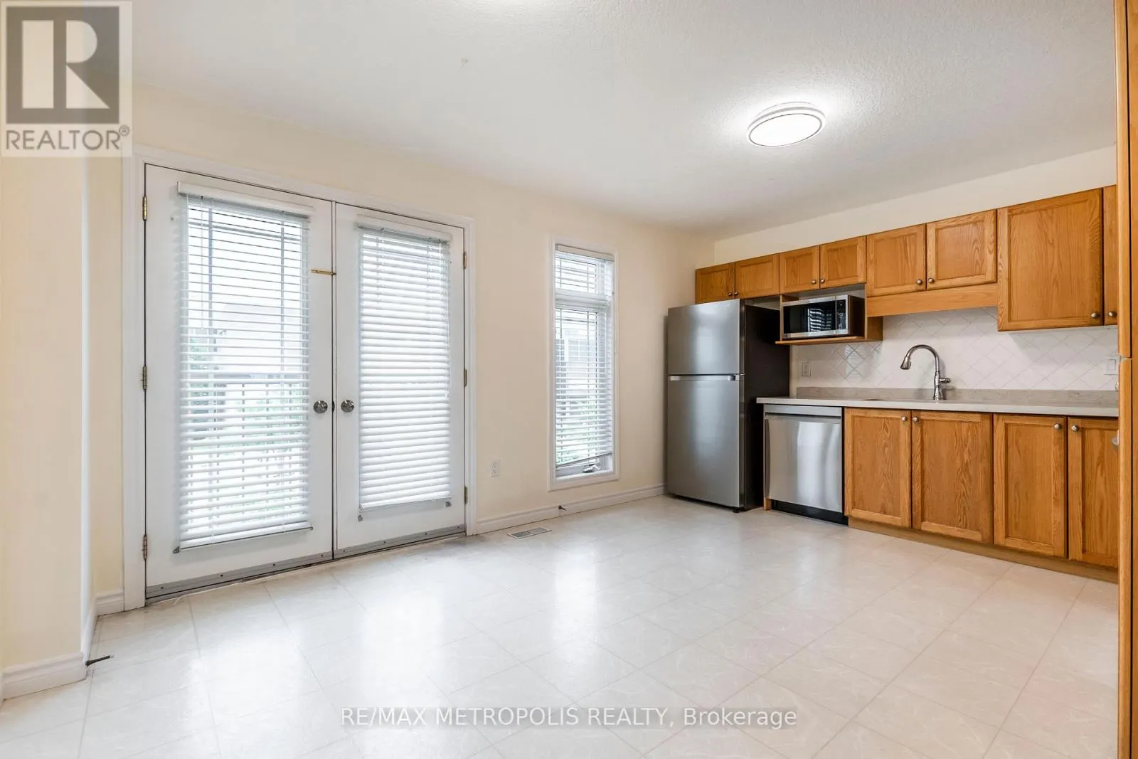 C15 - 619 WILD GINGER AVENUE