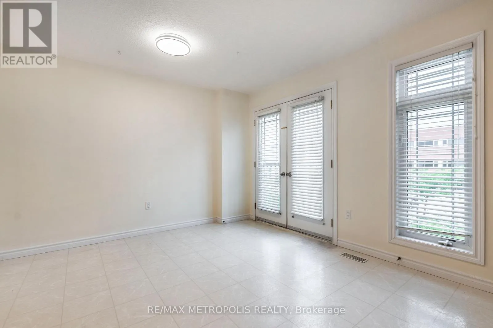 C15 - 619 WILD GINGER AVENUE