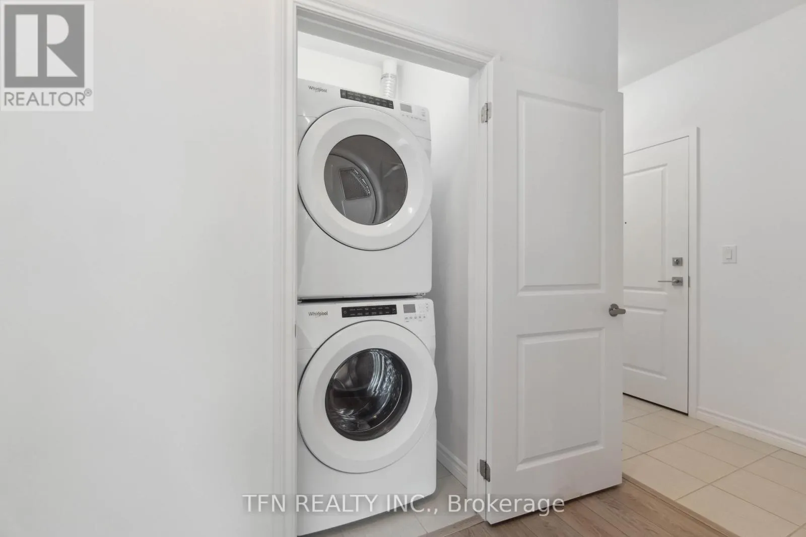 121 - 460 DUNDAS STREET E