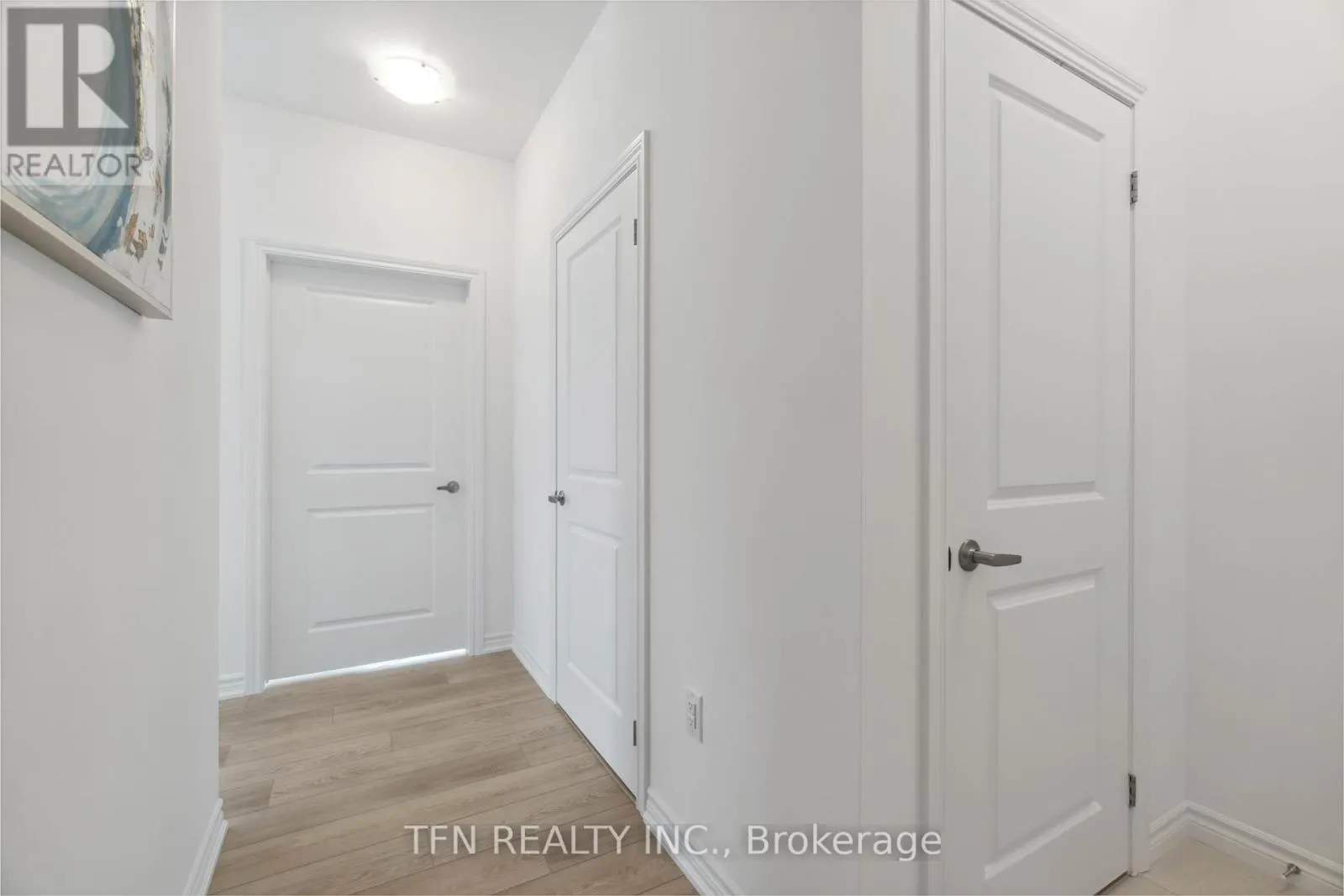 121 - 460 DUNDAS STREET E