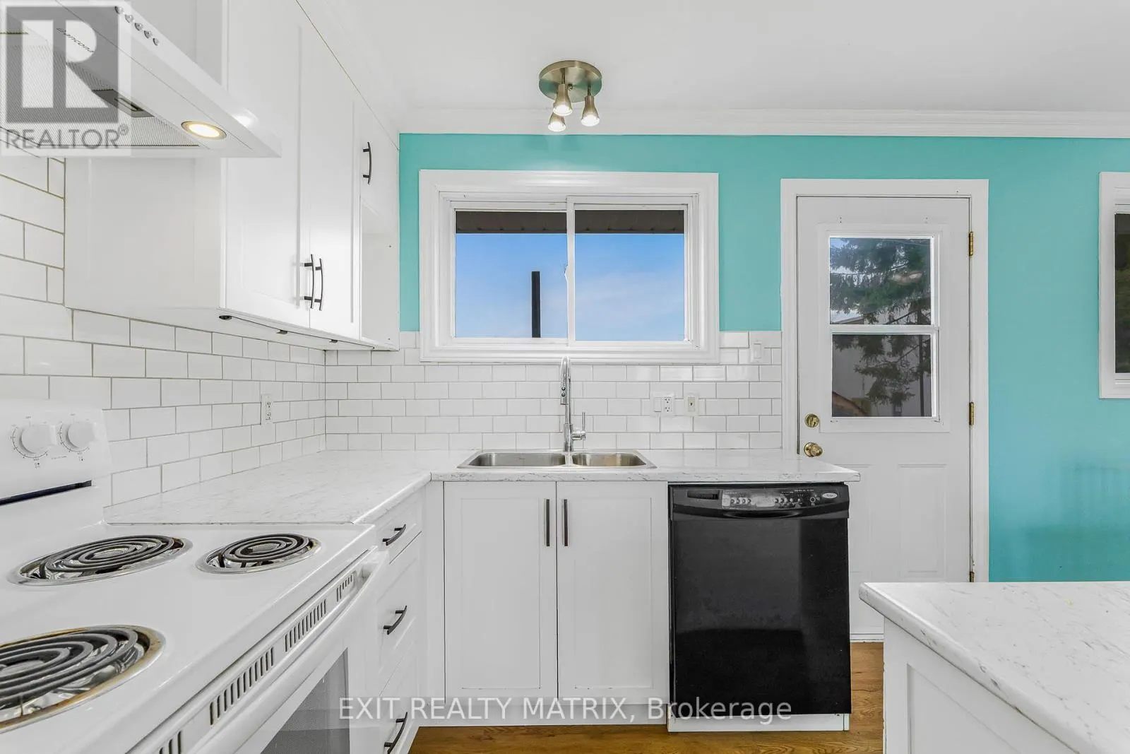 94 PEEL STREET E