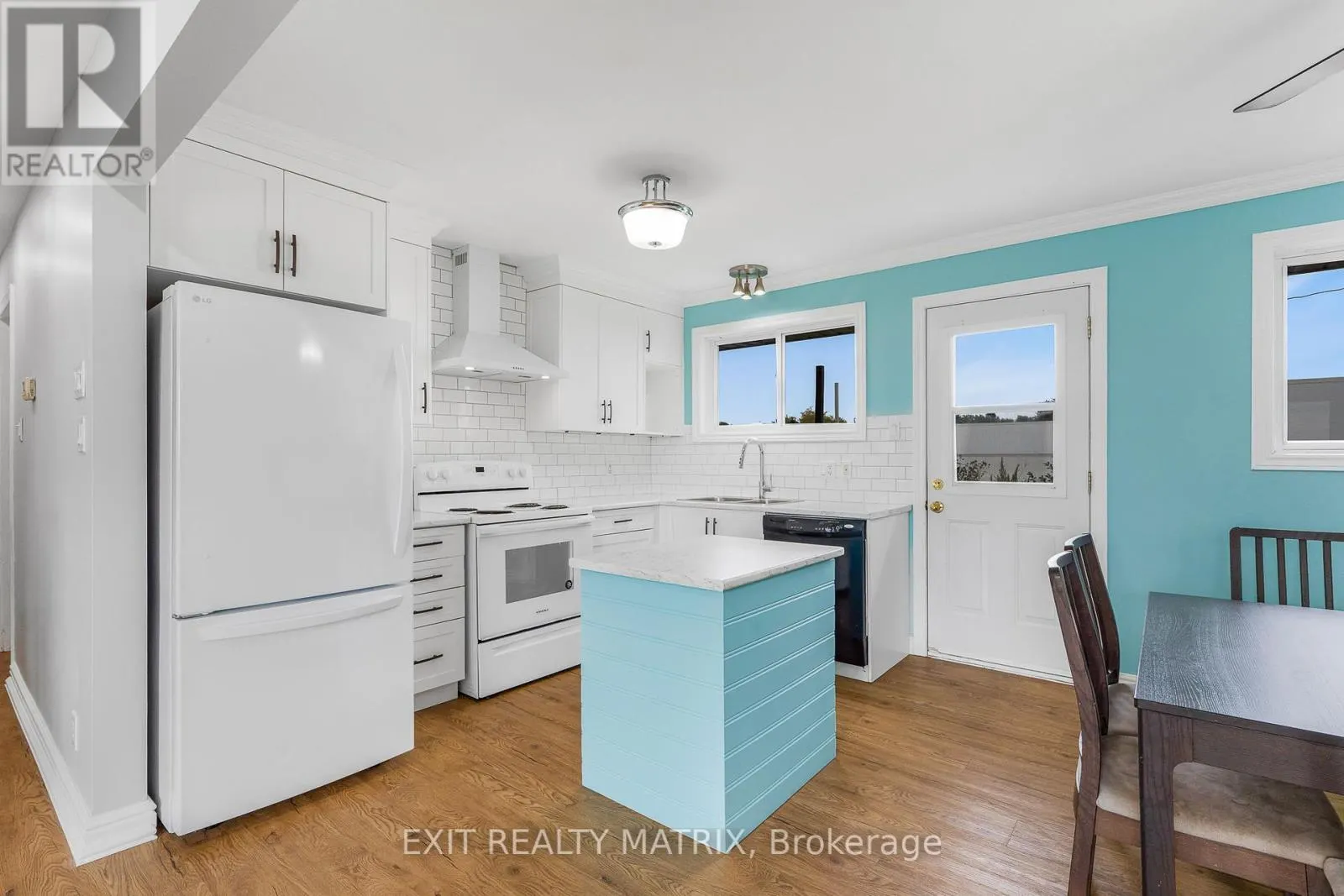 94 PEEL STREET E