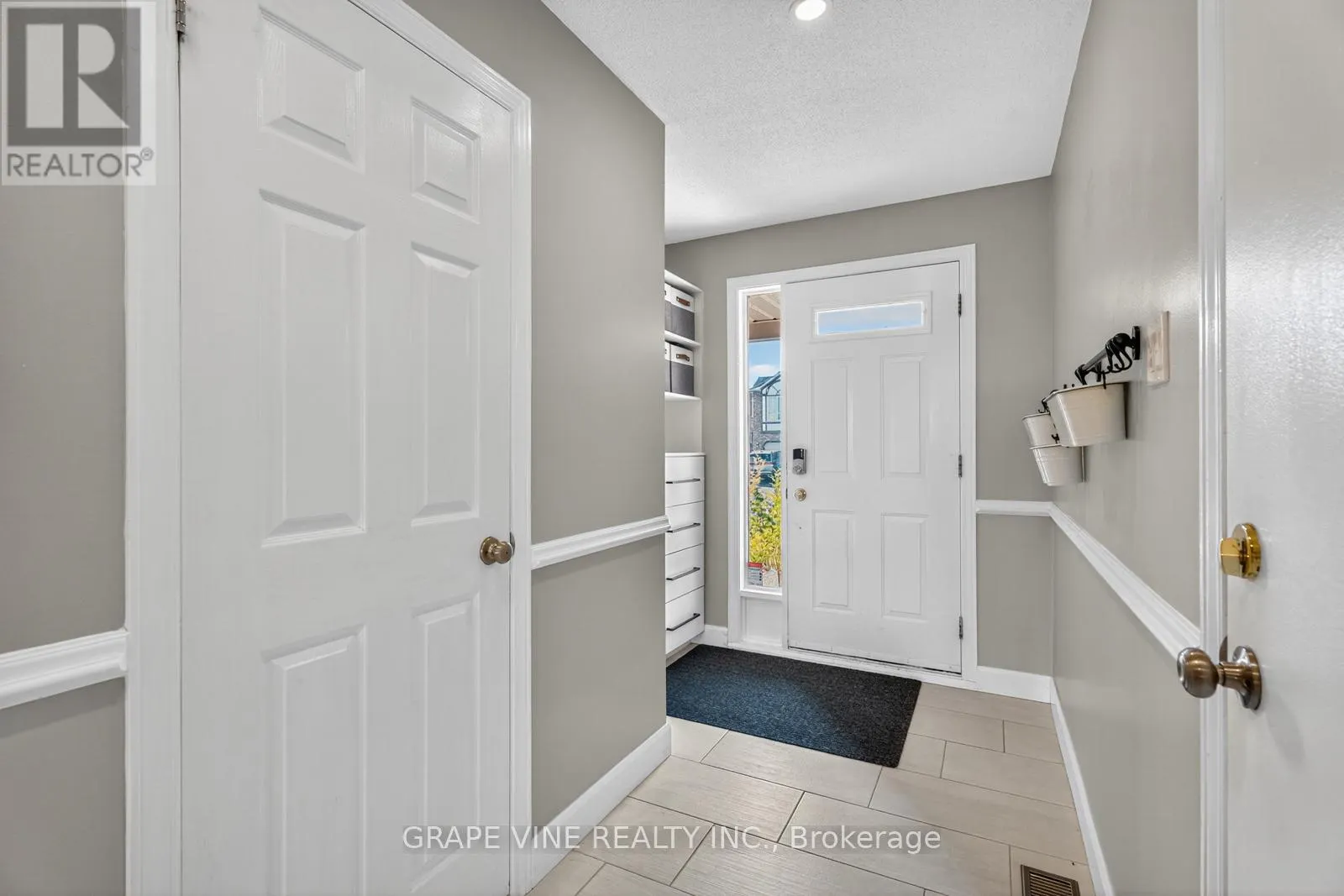 204 HUNTERSWOOD CRESCENT