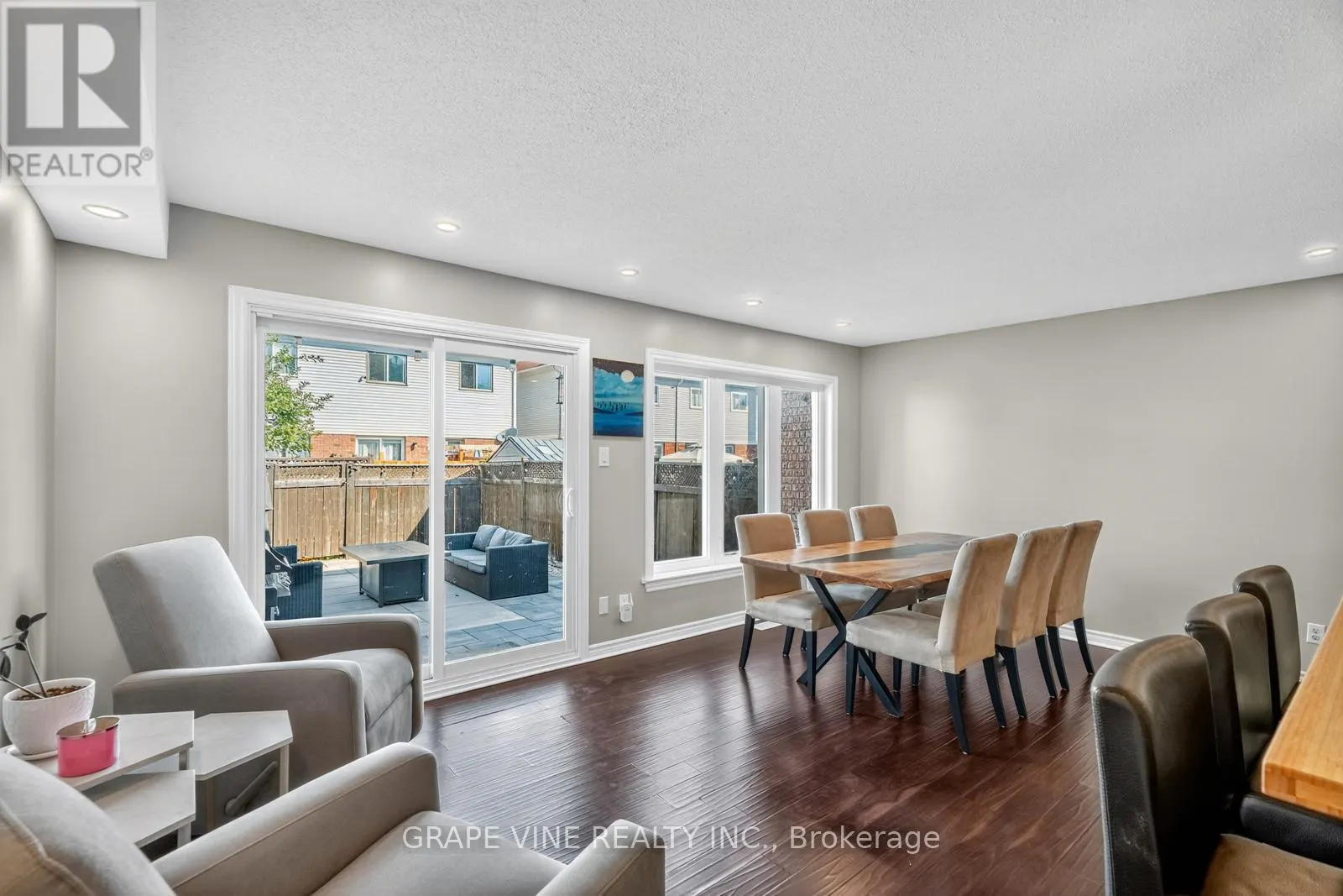 204 HUNTERSWOOD CRESCENT
