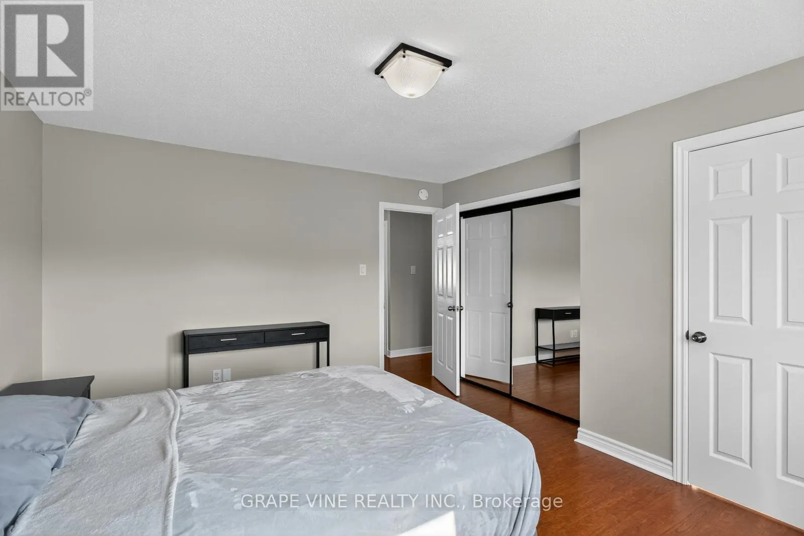 204 HUNTERSWOOD CRESCENT