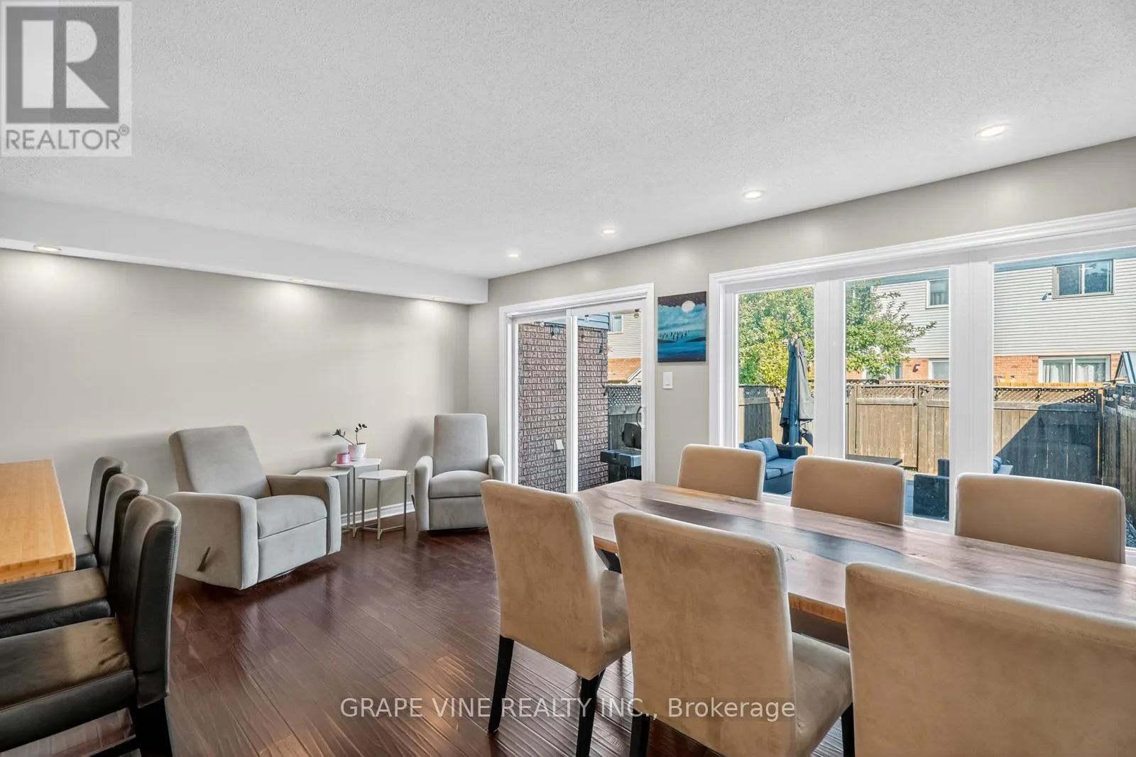 204 HUNTERSWOOD CRESCENT