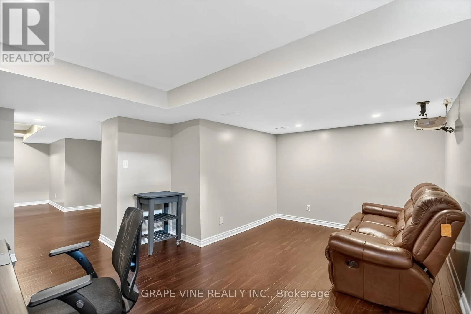 204 HUNTERSWOOD CRESCENT