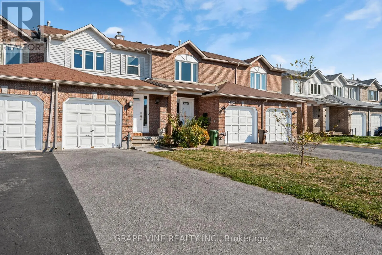 204 HUNTERSWOOD CRESCENT