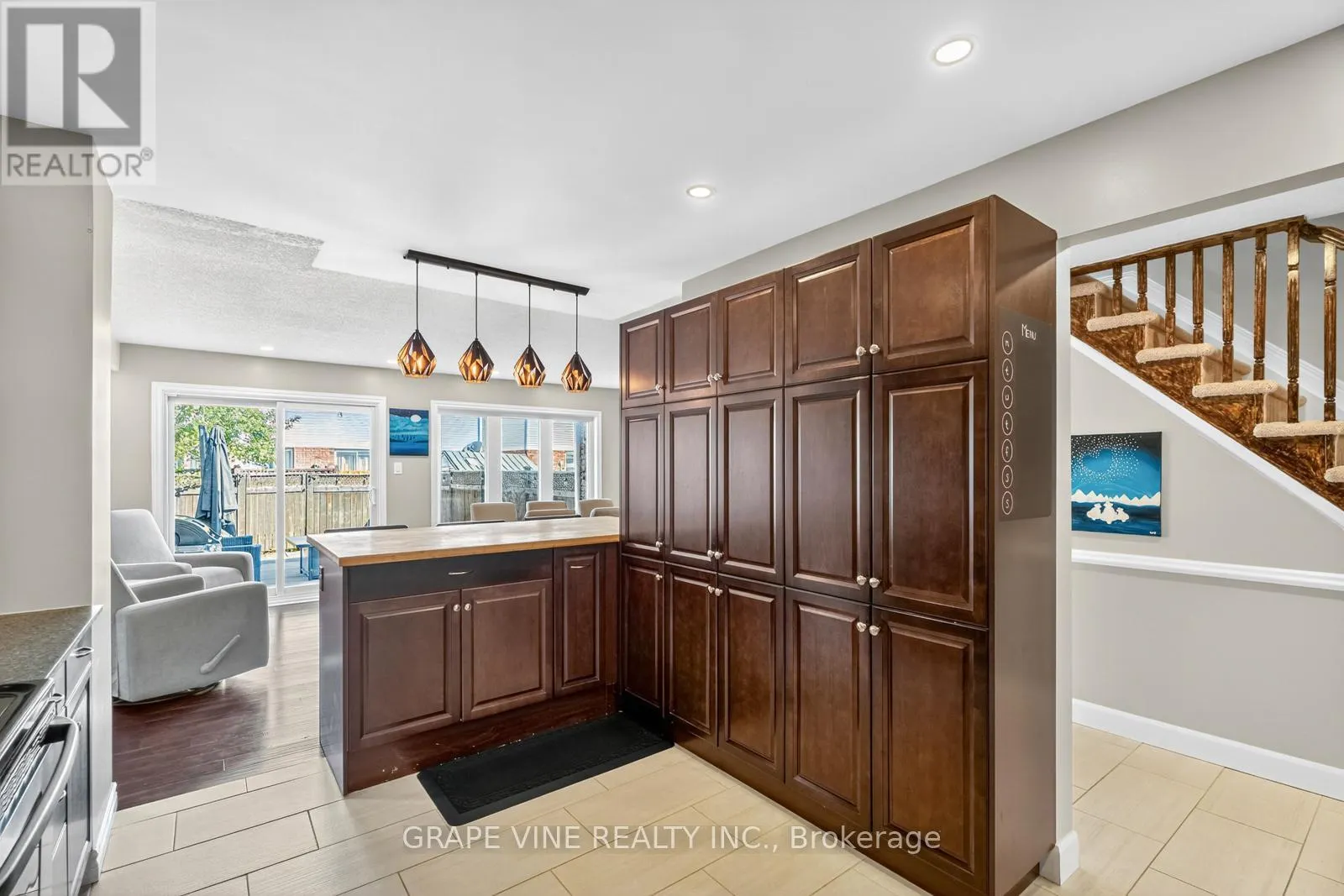 204 HUNTERSWOOD CRESCENT