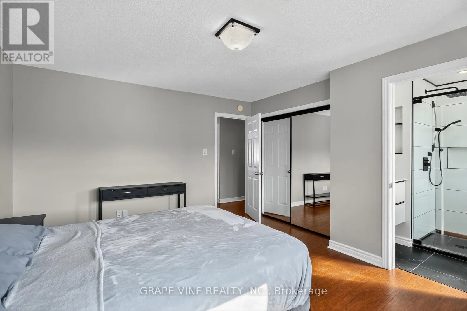 204 HUNTERSWOOD CRESCENT