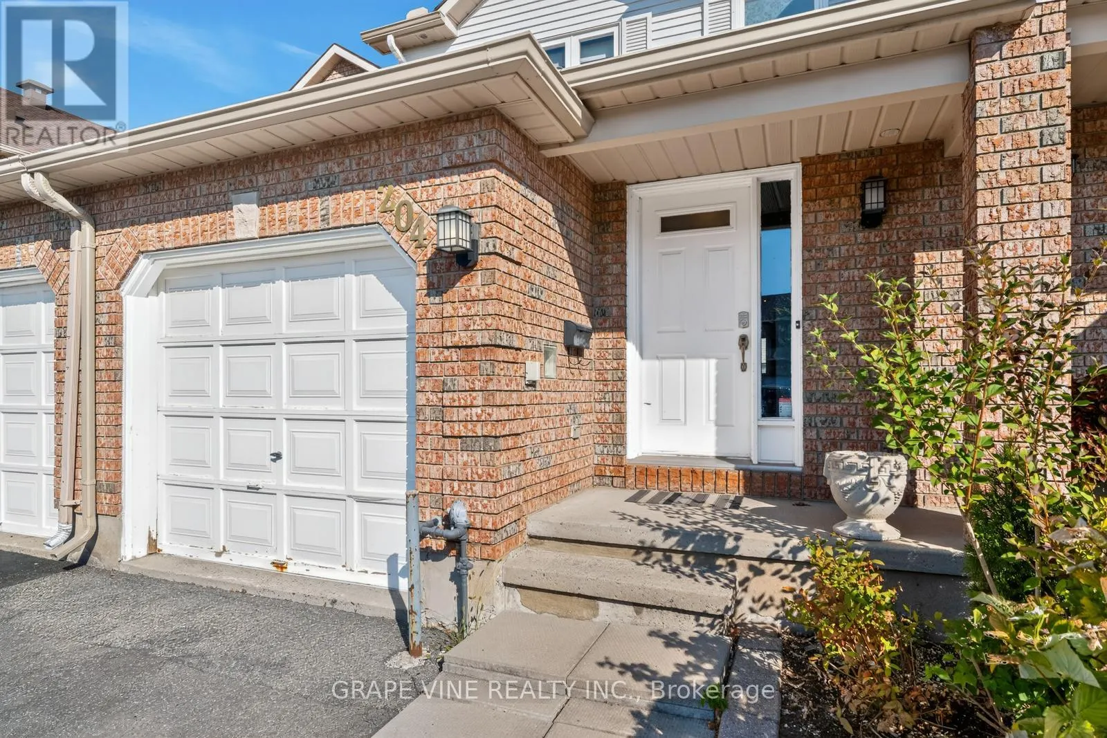 204 HUNTERSWOOD CRESCENT