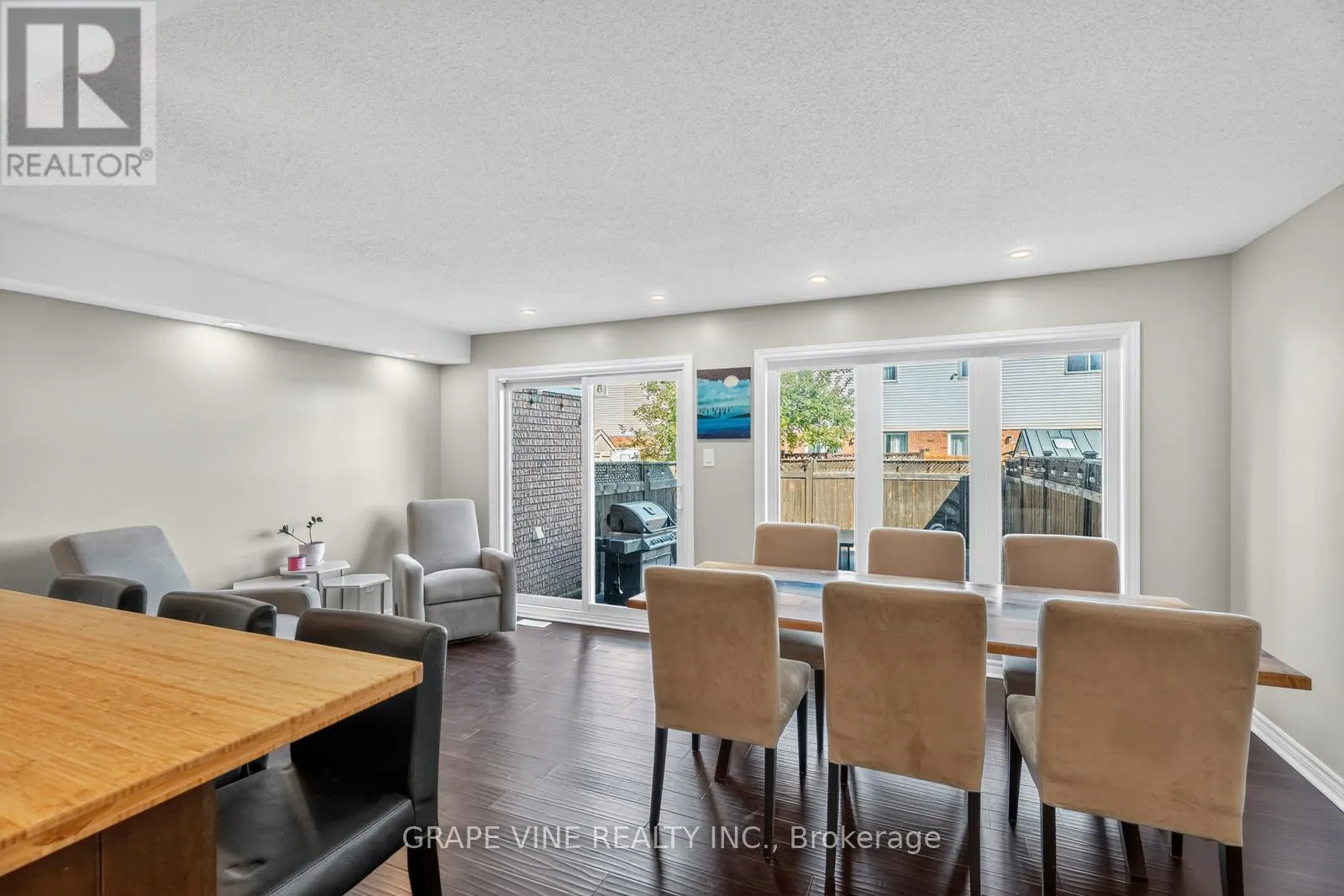204 HUNTERSWOOD CRESCENT