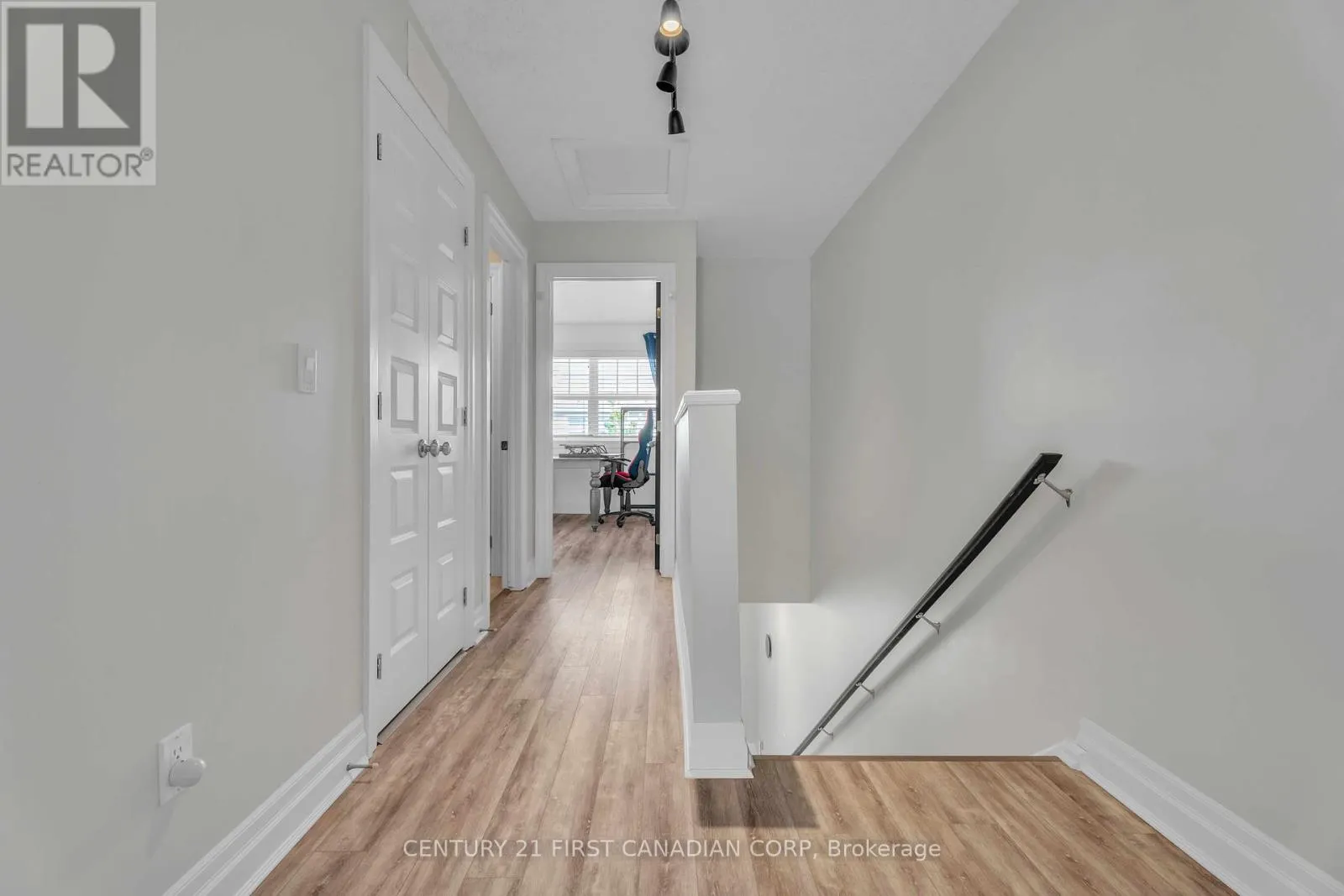 8 - 1850 BEAVERBROOK AVENUE, #8