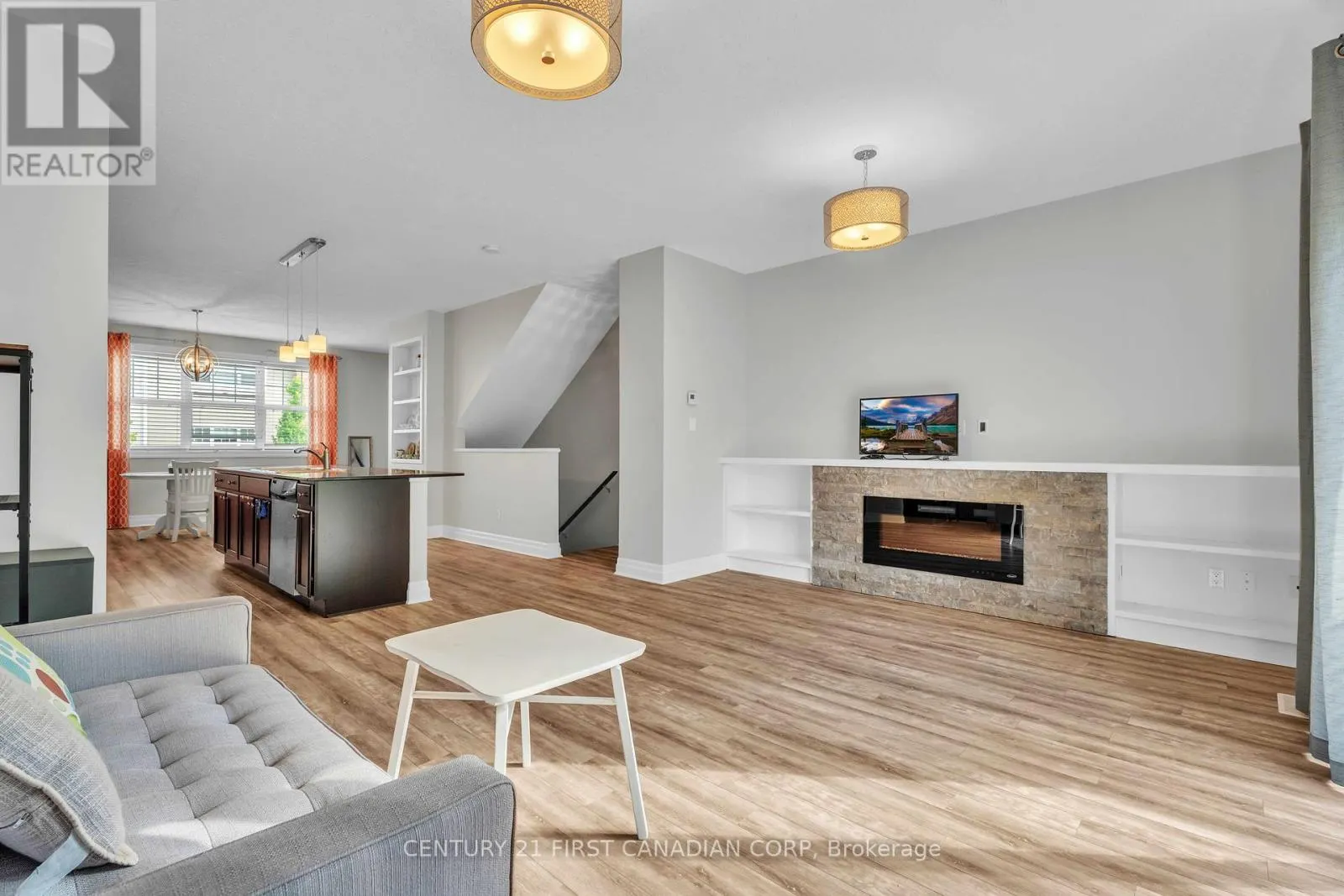 8 - 1850 BEAVERBROOK AVENUE, #8