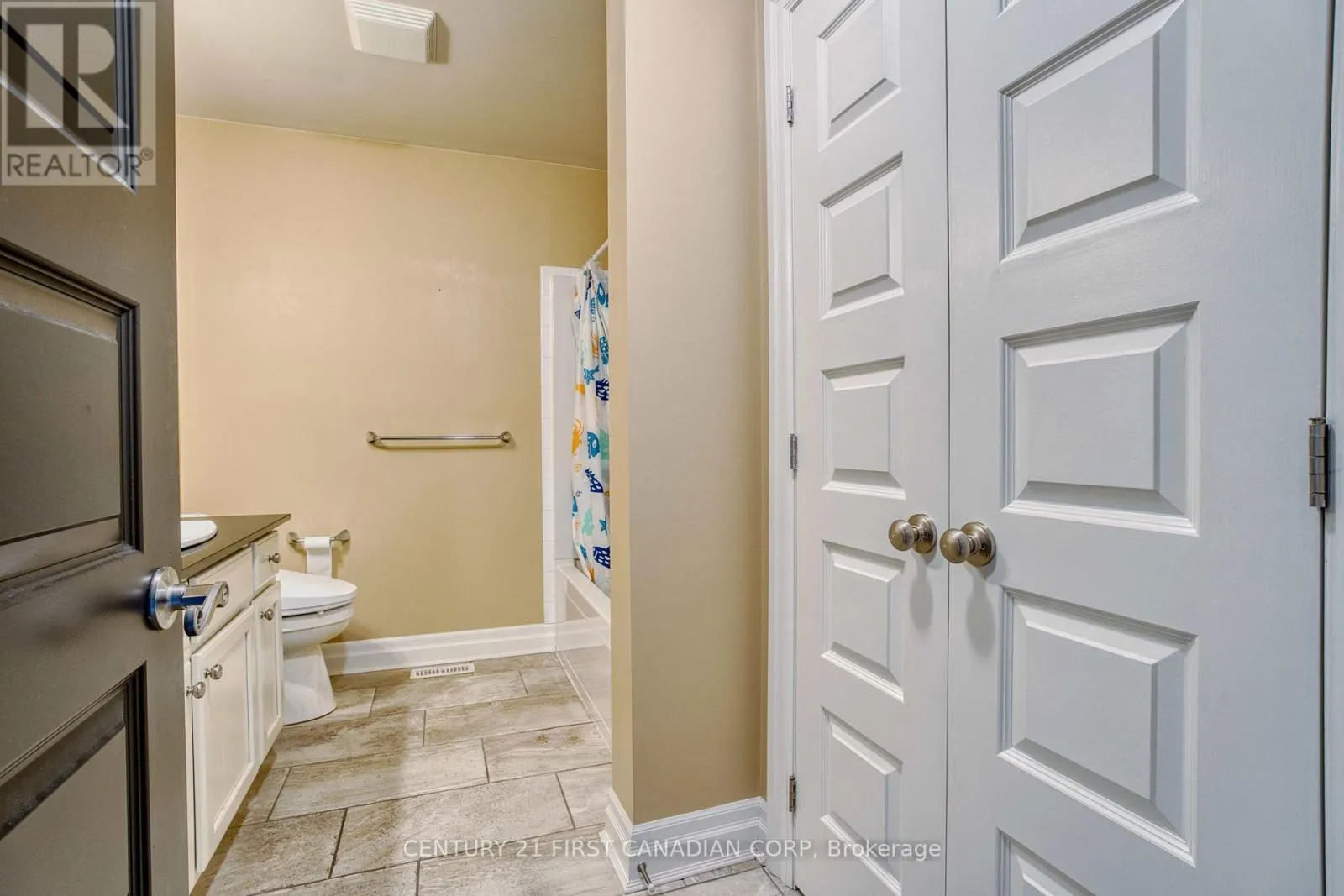 8 - 1850 BEAVERBROOK AVENUE, #8