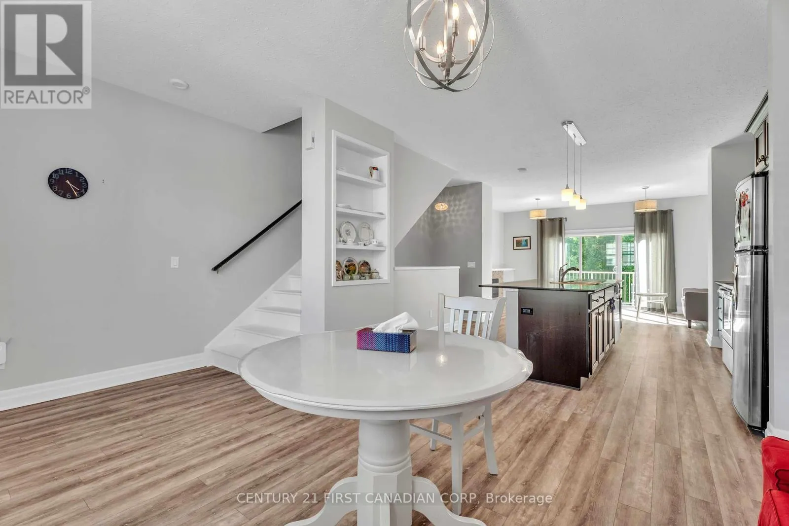 8 - 1850 BEAVERBROOK AVENUE, #8