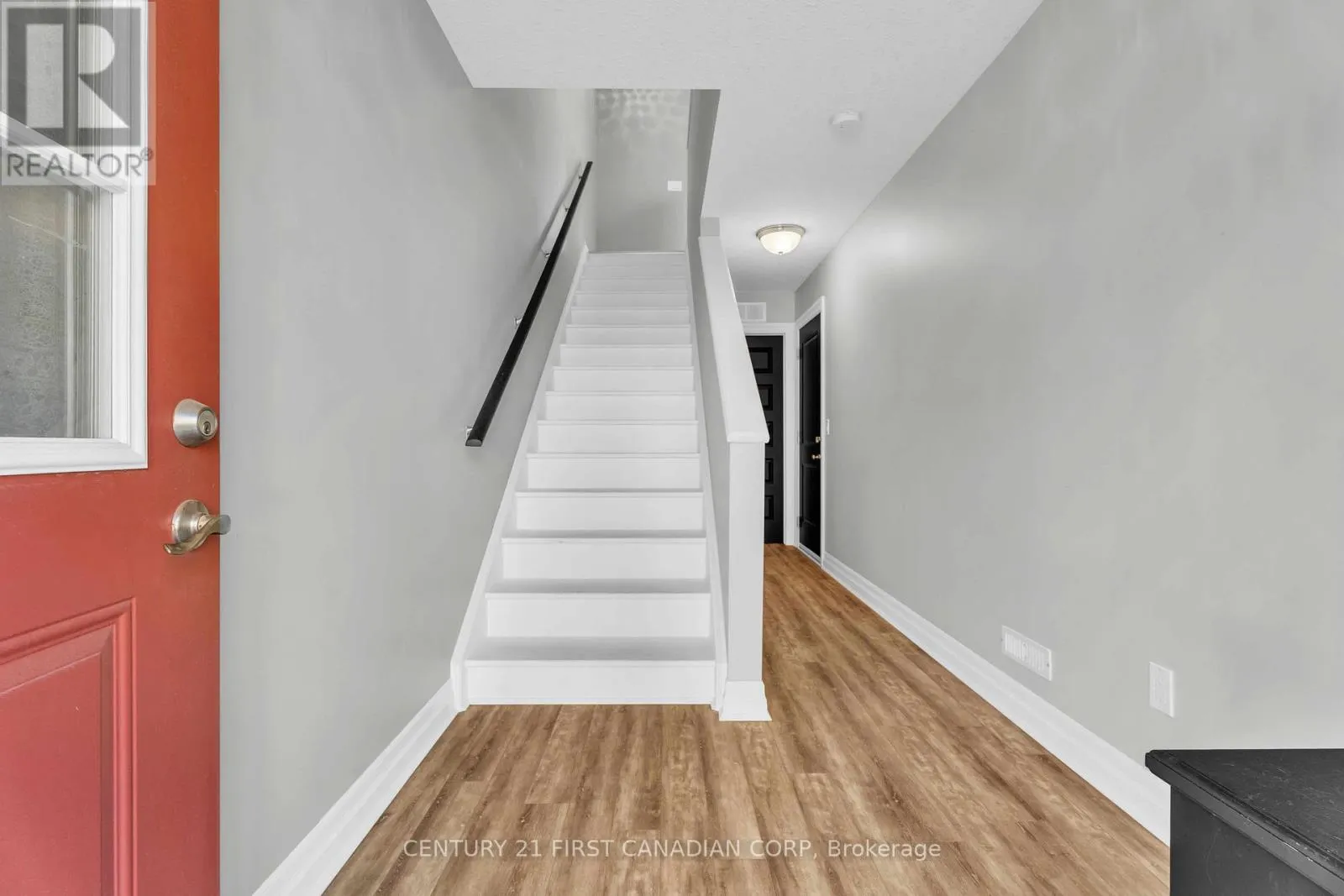 8 - 1850 BEAVERBROOK AVENUE, #8